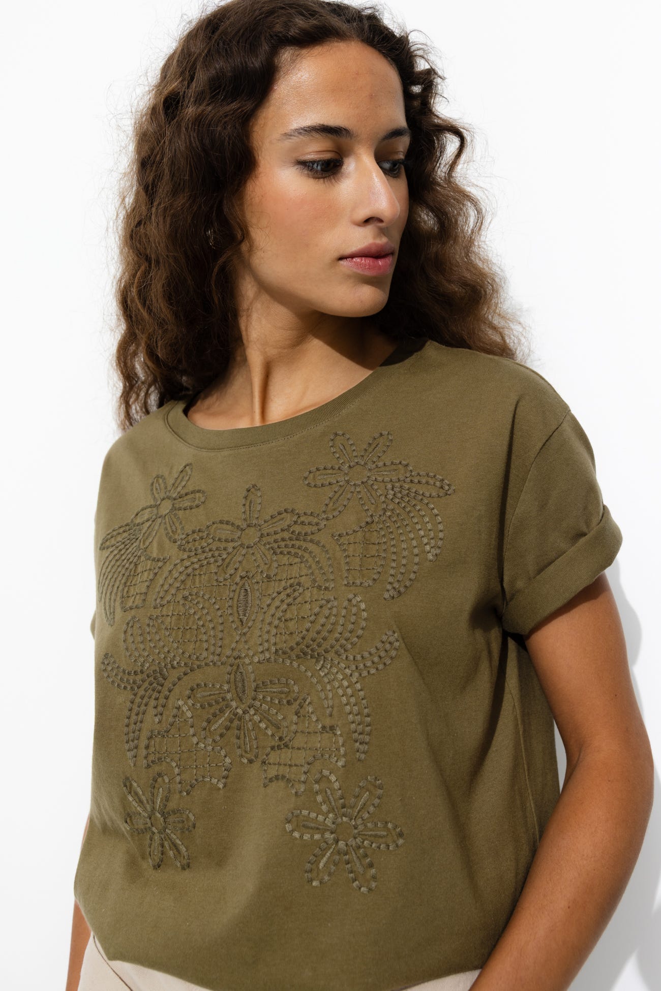 T-shirt brodé Femme