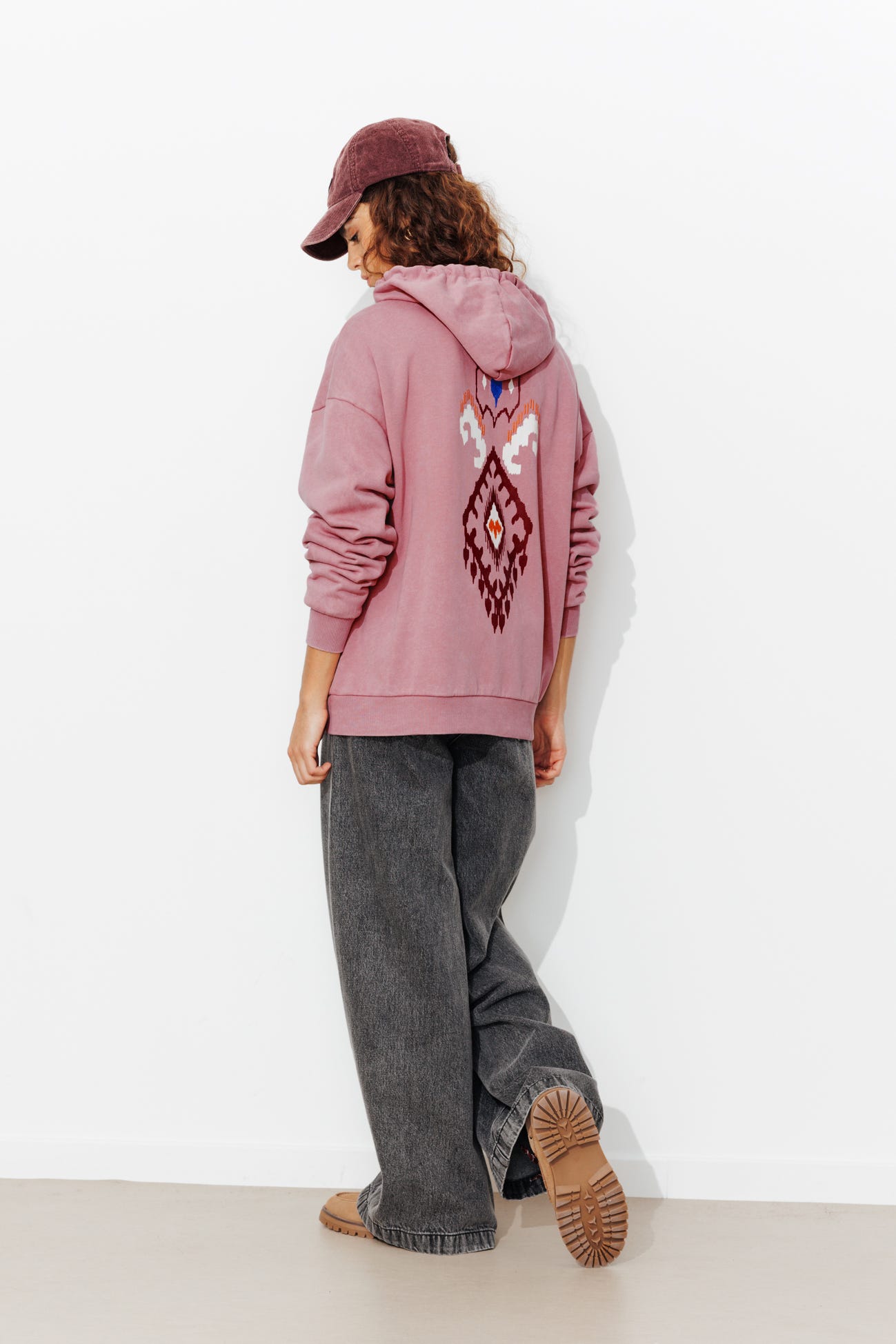 Felta ricamata con cappuccio