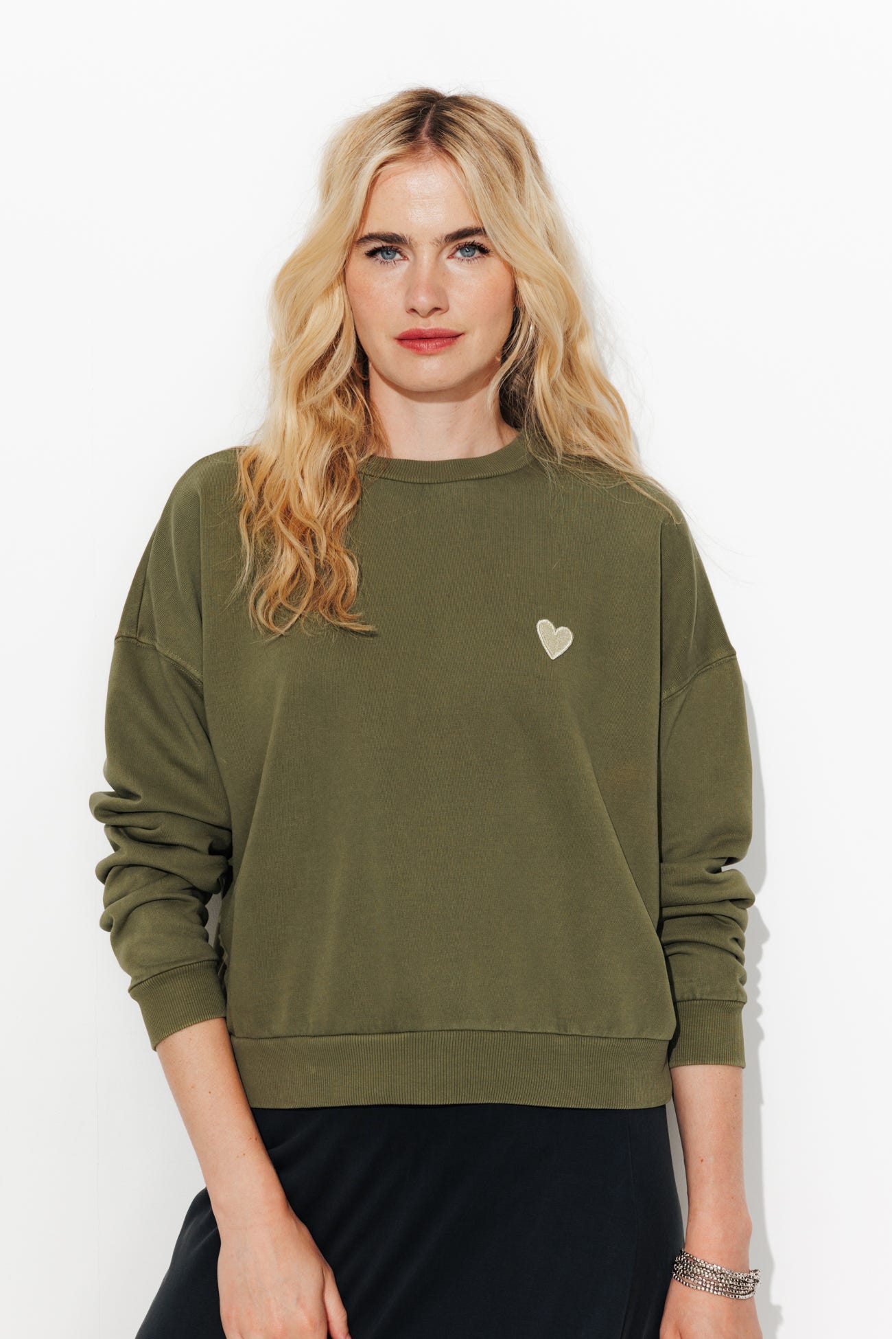 Sweat-shirt coeur brodé Femme