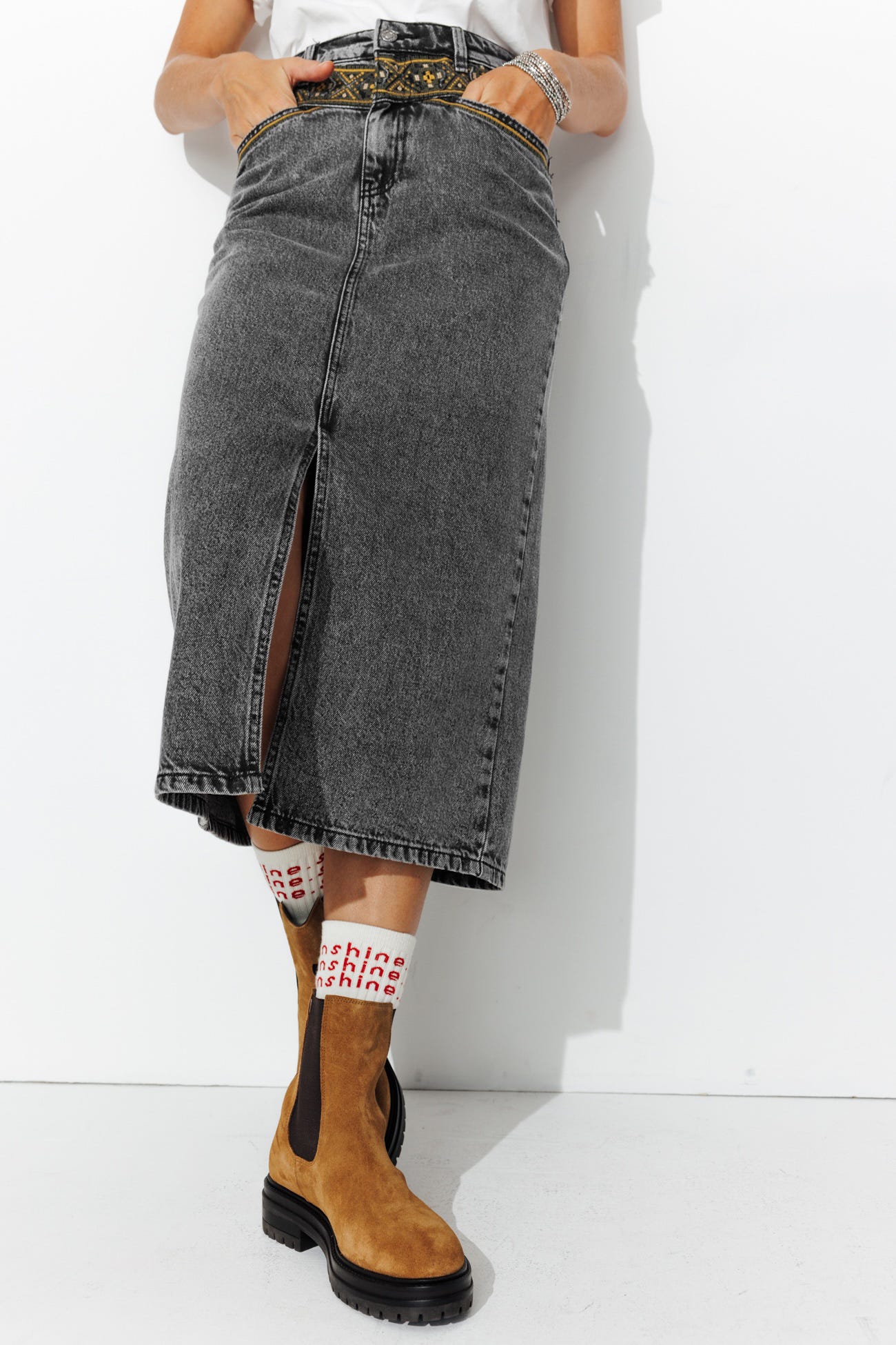 Gonna denim inserto ricamato