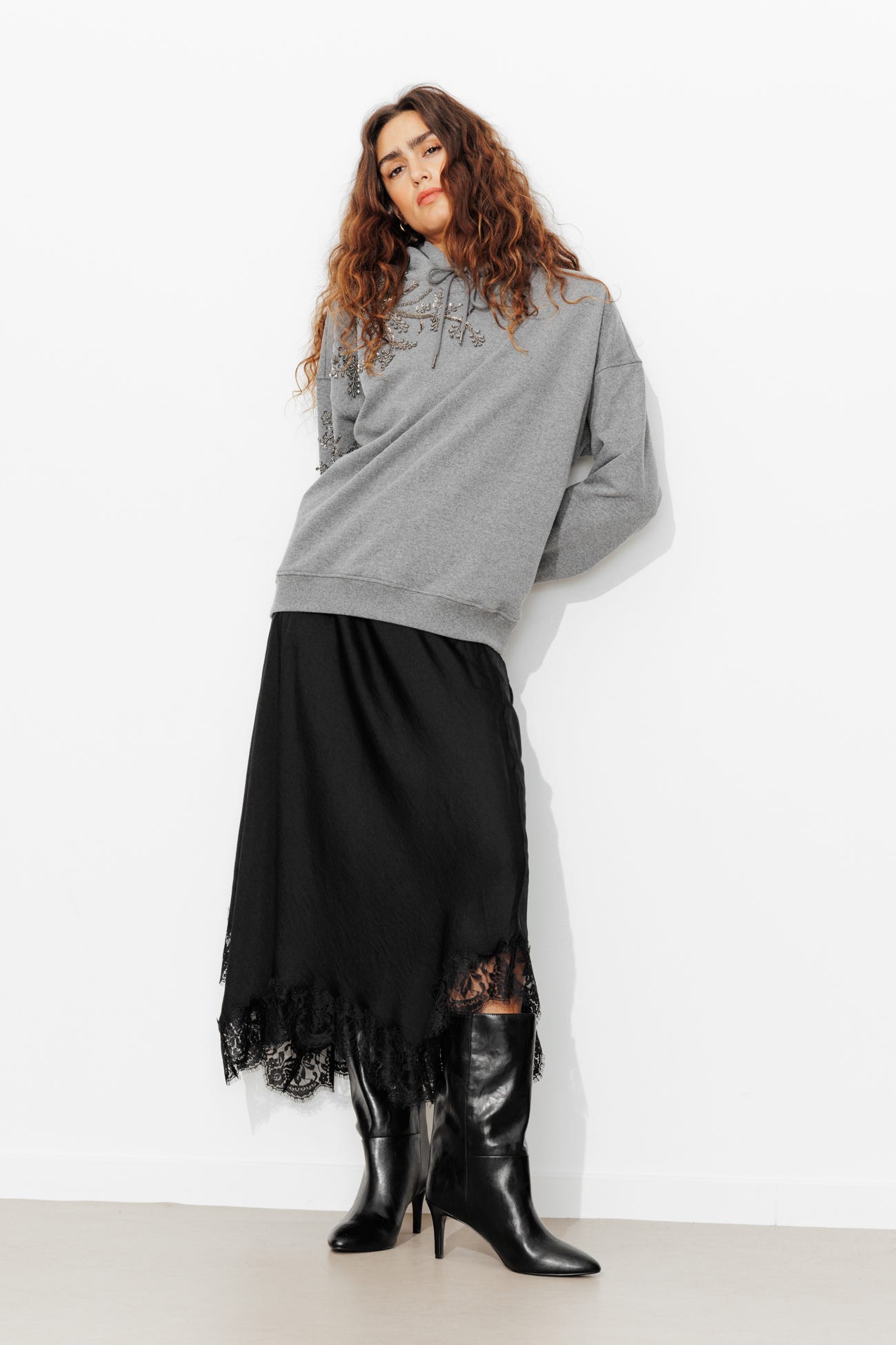 Jupe en satin et dentelle