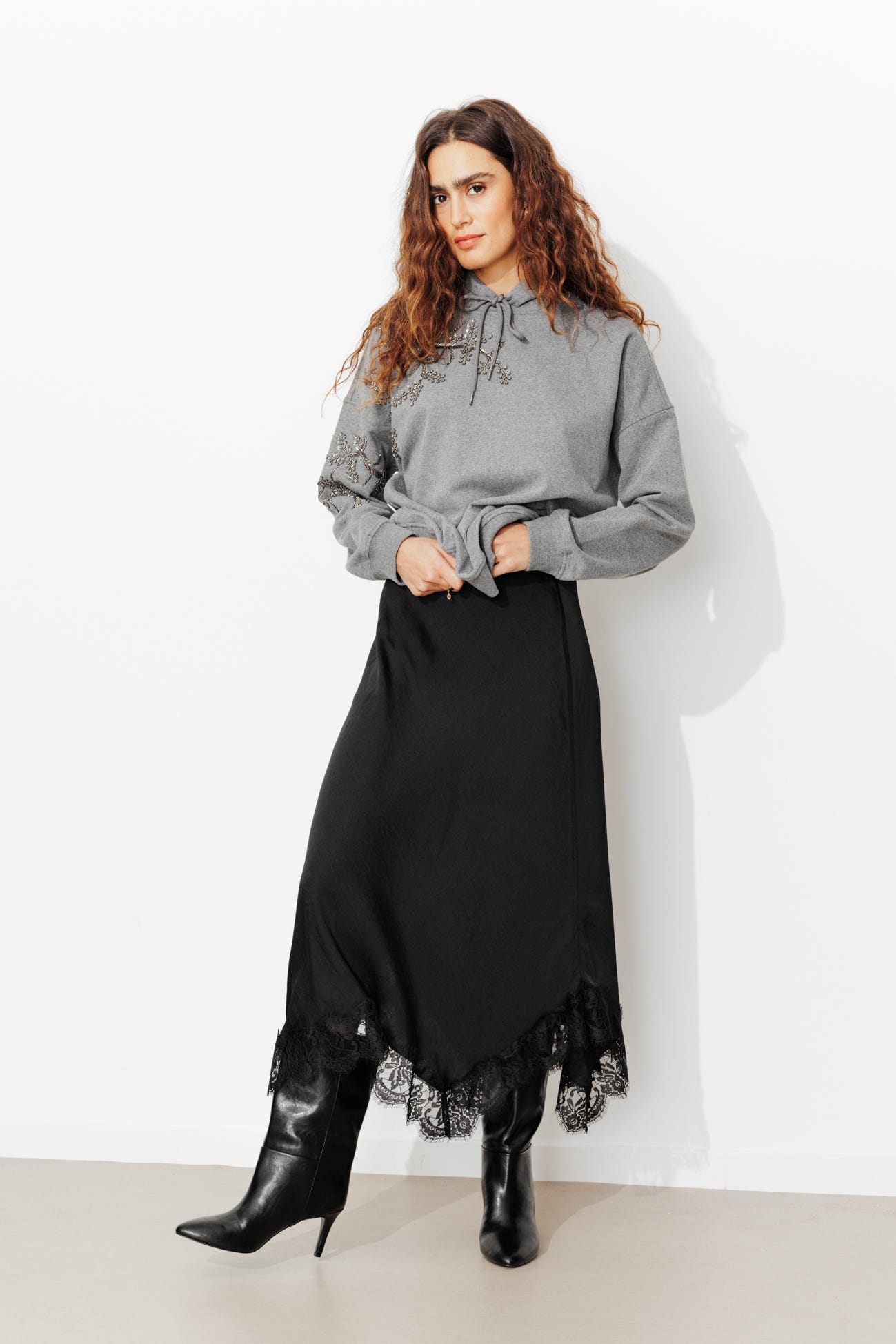 Jupe en satin et dentelle