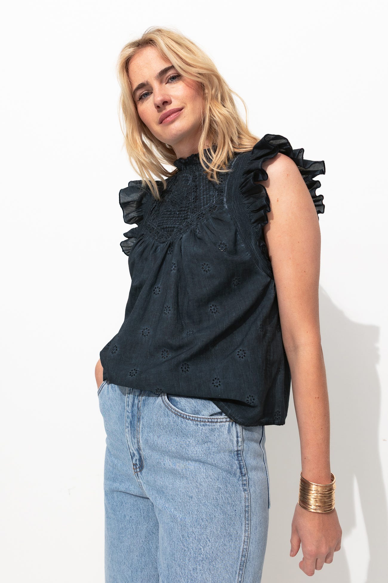 Bluzka z haftem angielskim