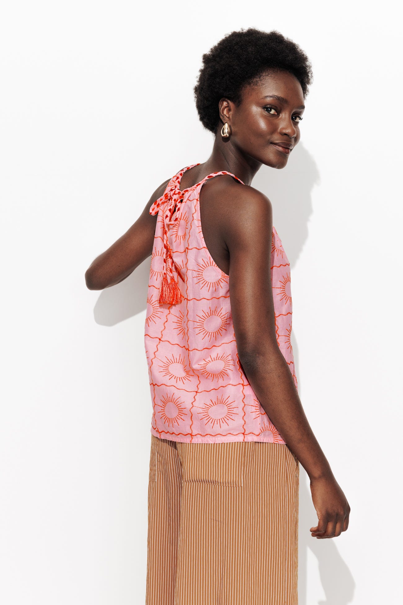 Top ricamato scollo halter