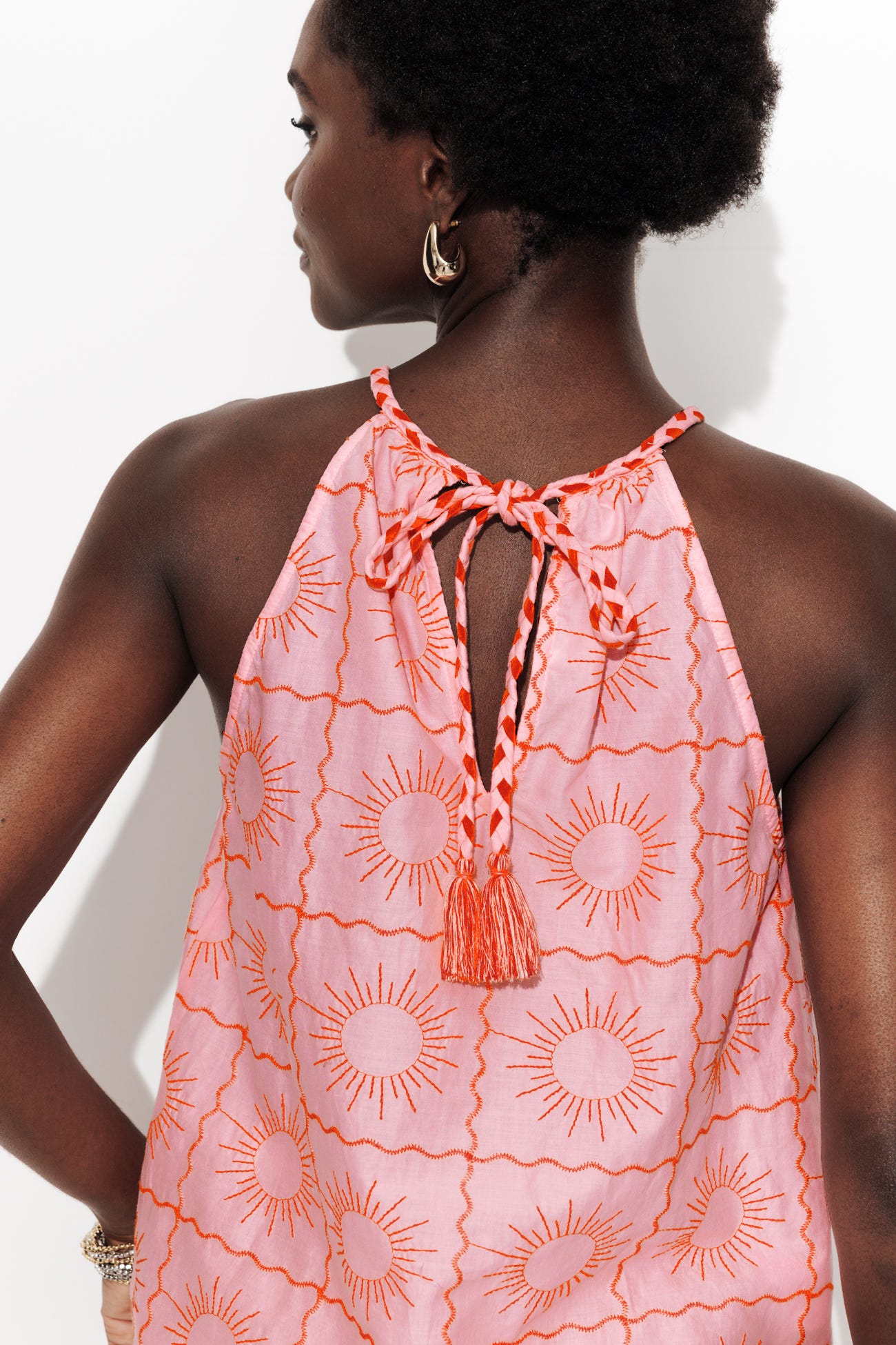 Top ricamato scollo halter