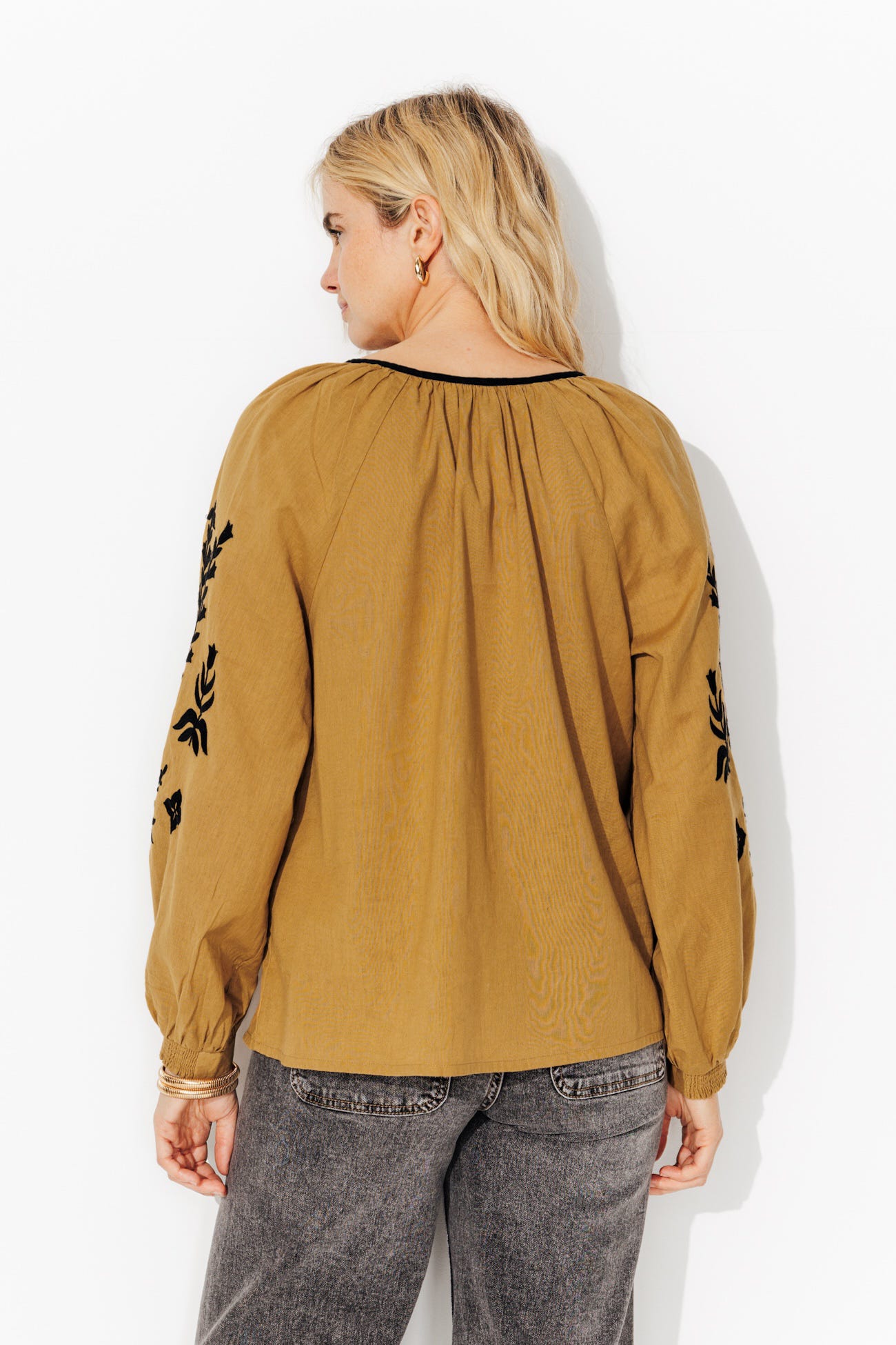 Blusa bordada