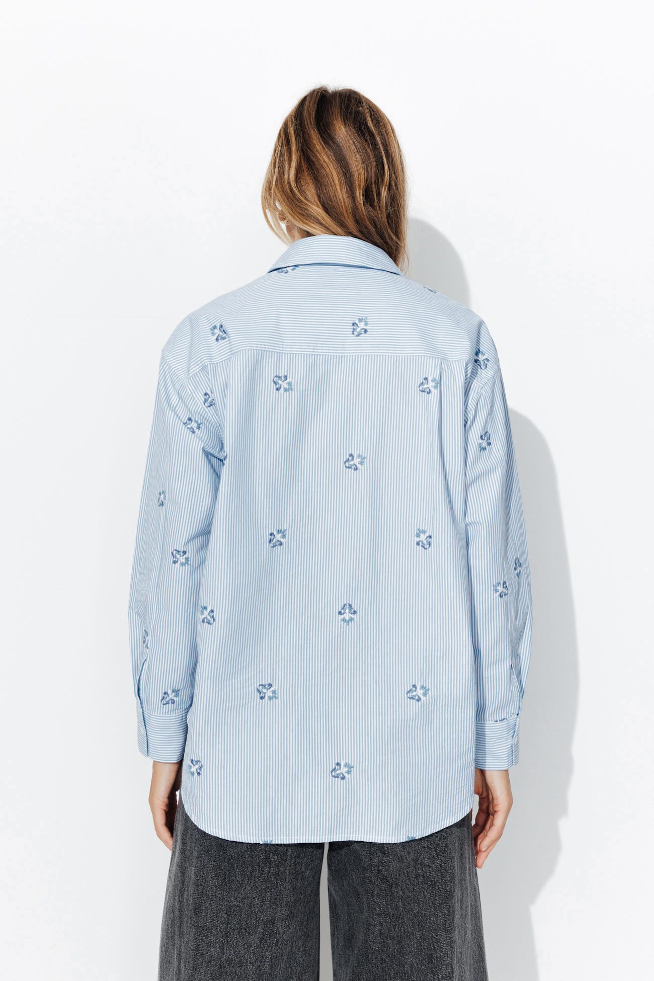 Camicia oversize righe ricami
