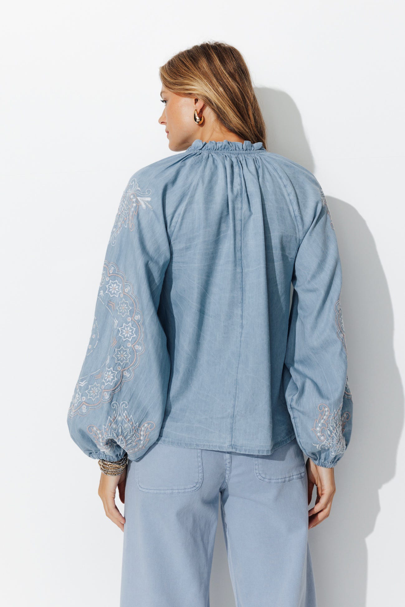 Bestickte Light Denim-Bluse