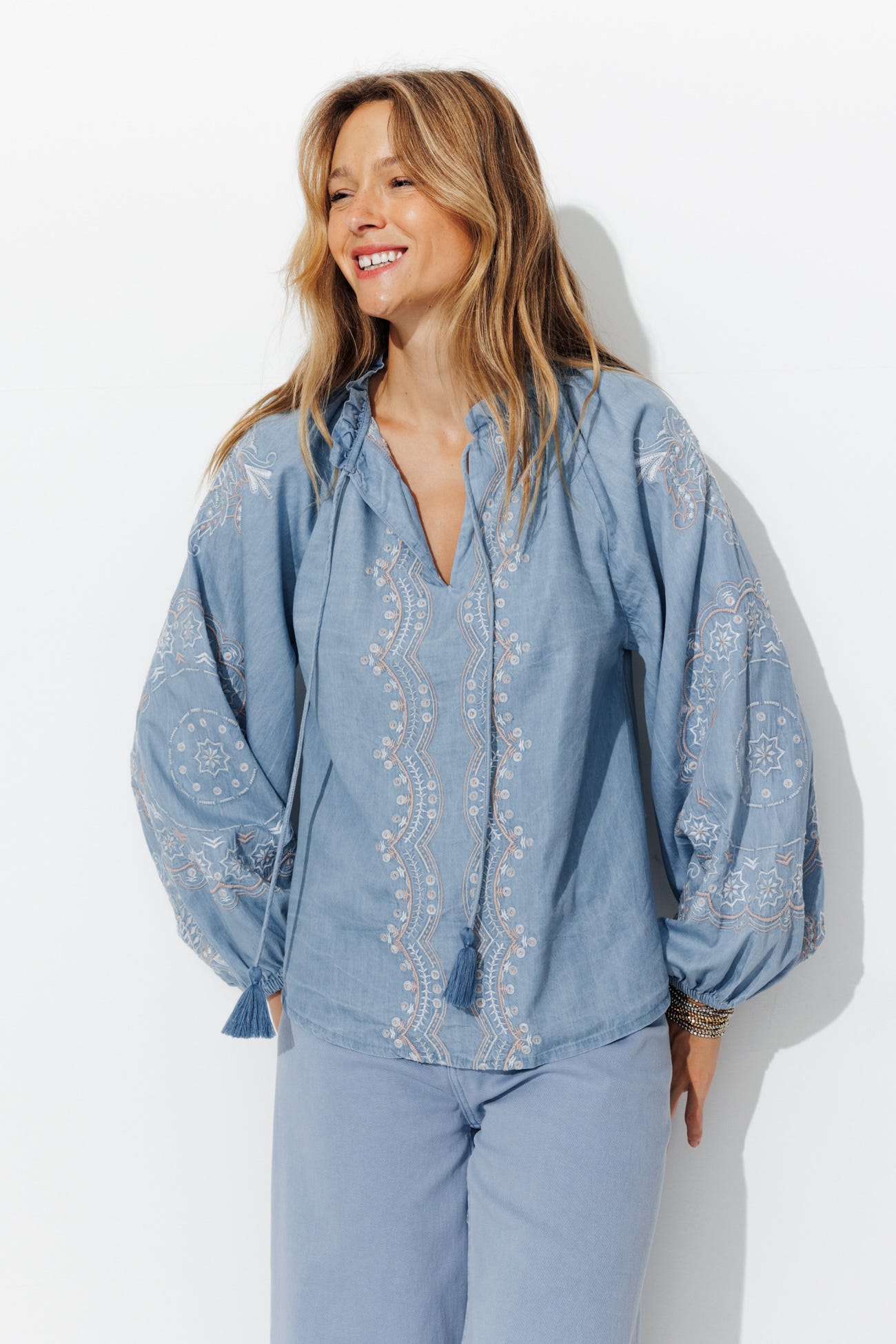 Bestickte Light Denim-Bluse