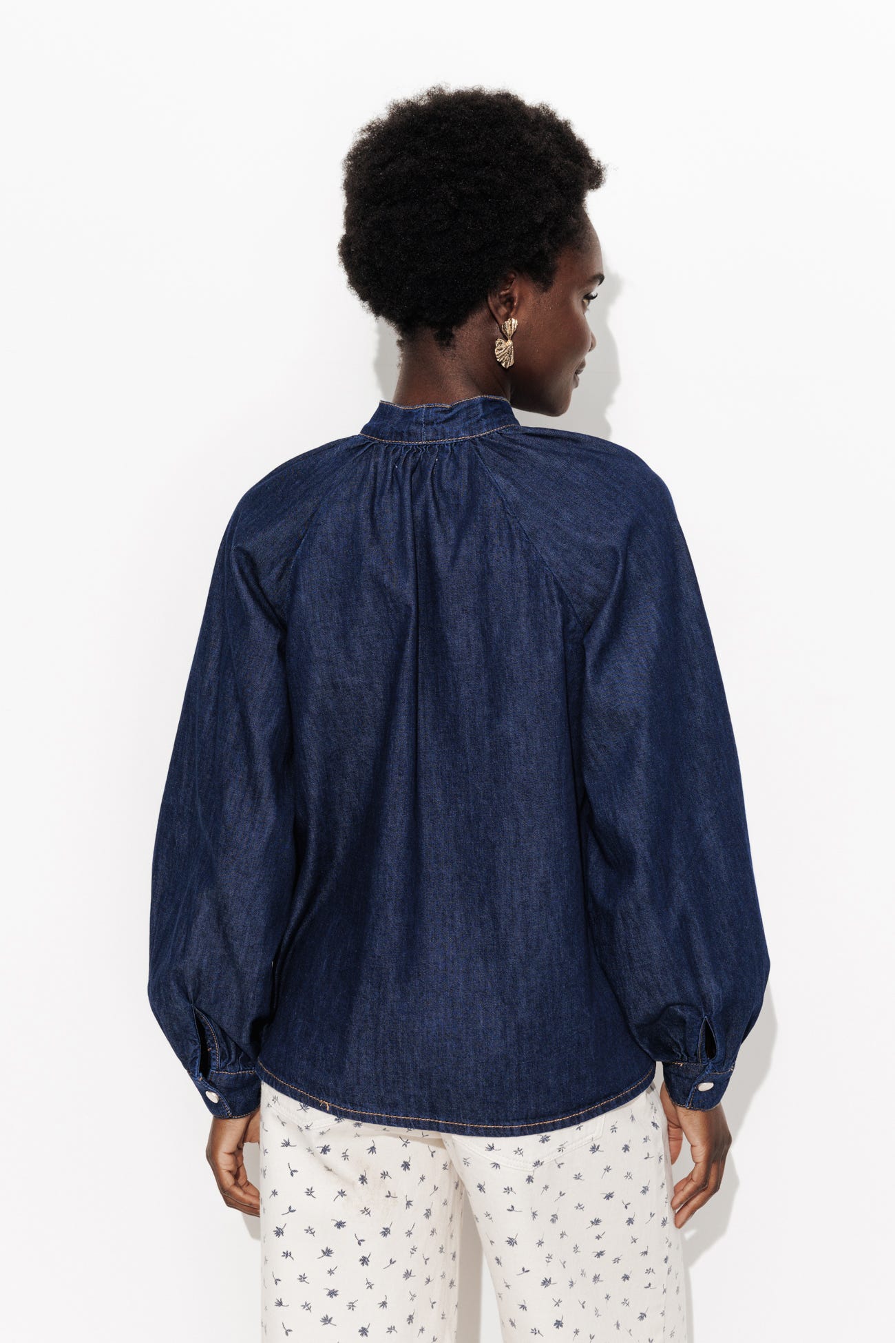 Jeansbluse mit Schalkragen