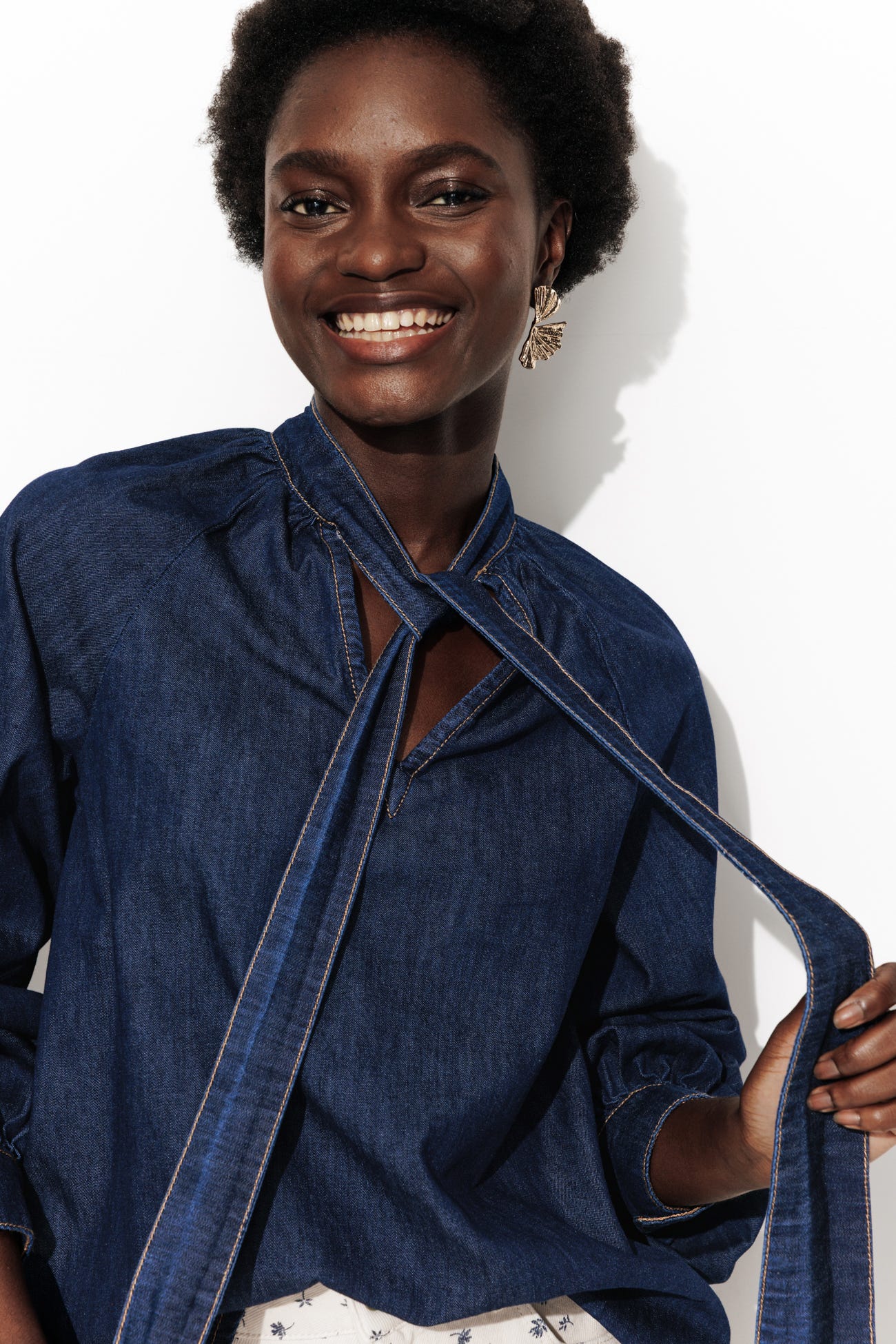 Jeansbluse mit Schalkragen