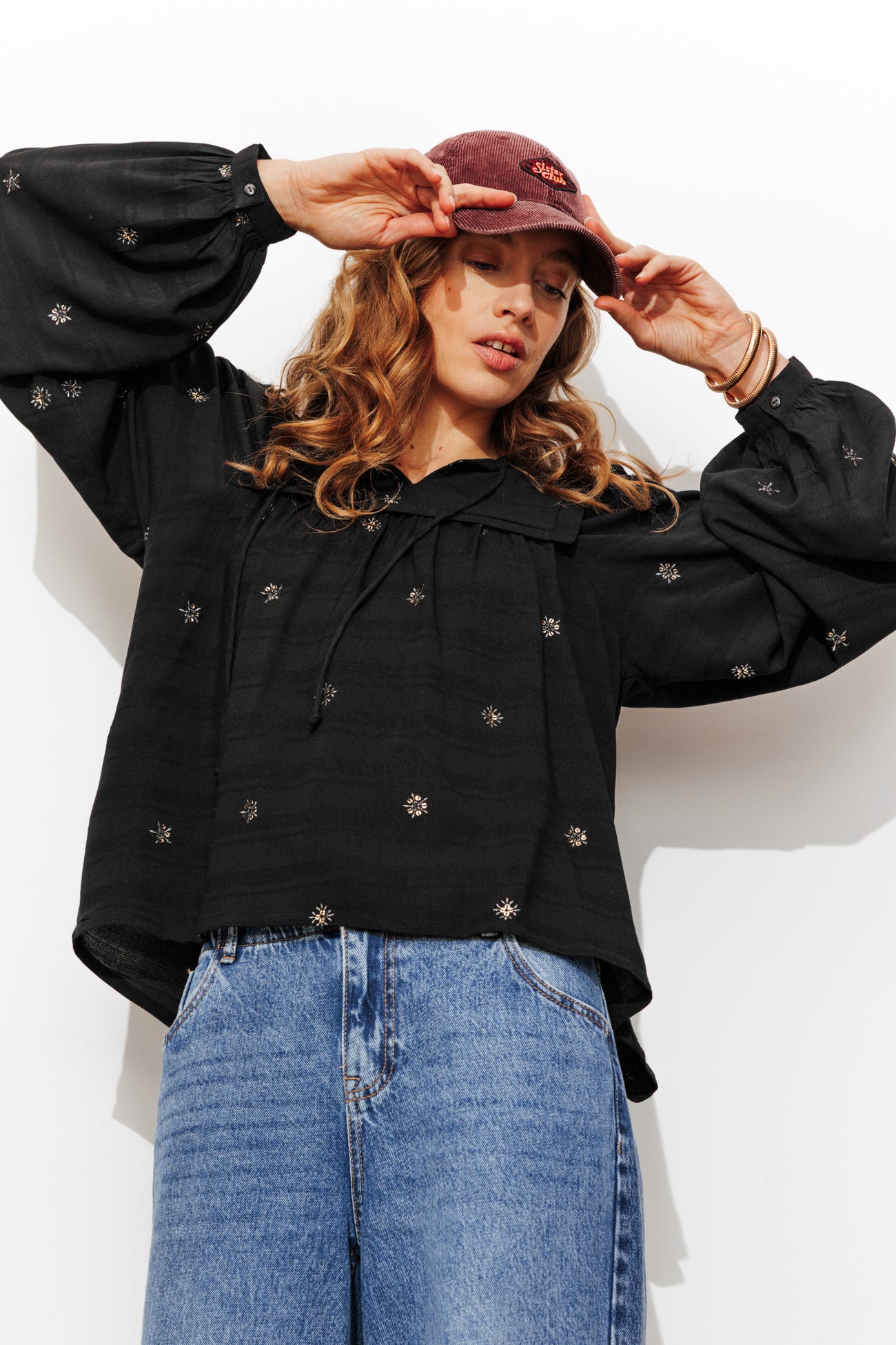 Blusa bordada plastrón