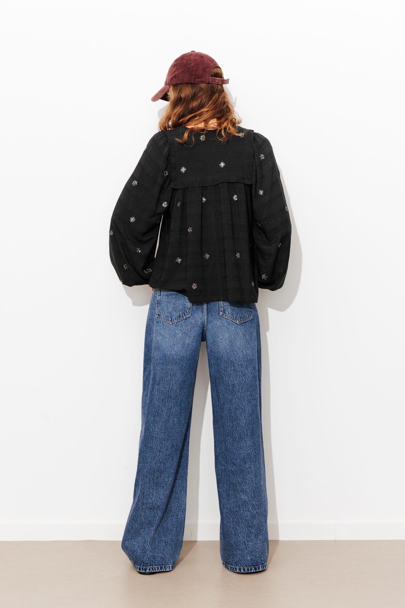 Blusa bordada plastrón