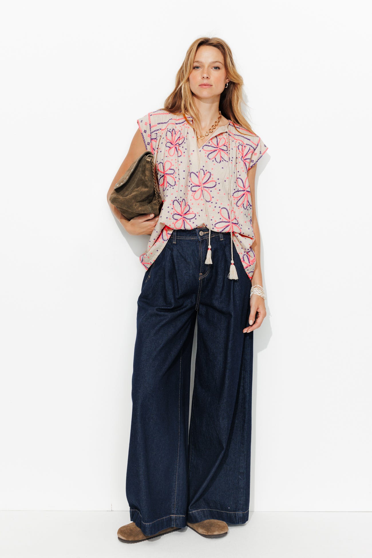 Blouse brodée fluo
