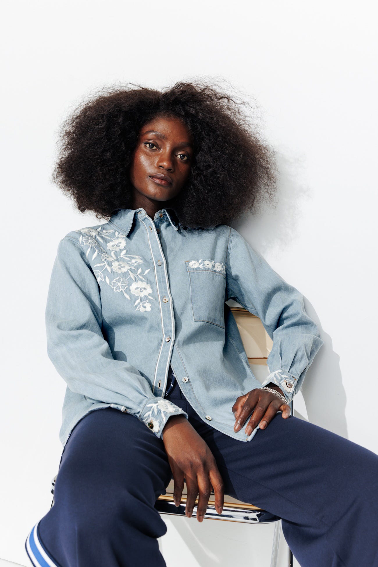 Chemise en jean brodé Femme