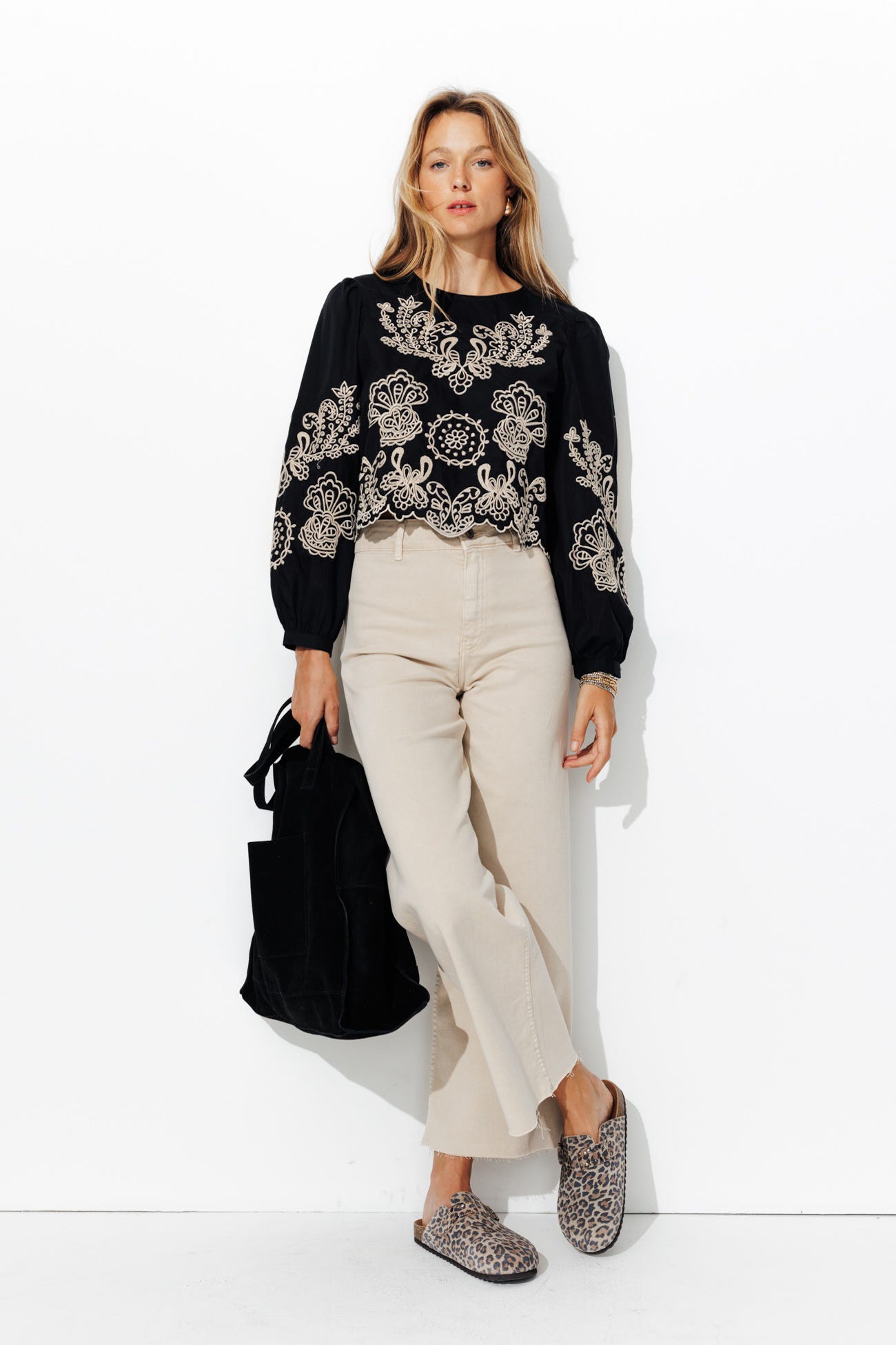 Blouse brodée courte Femme