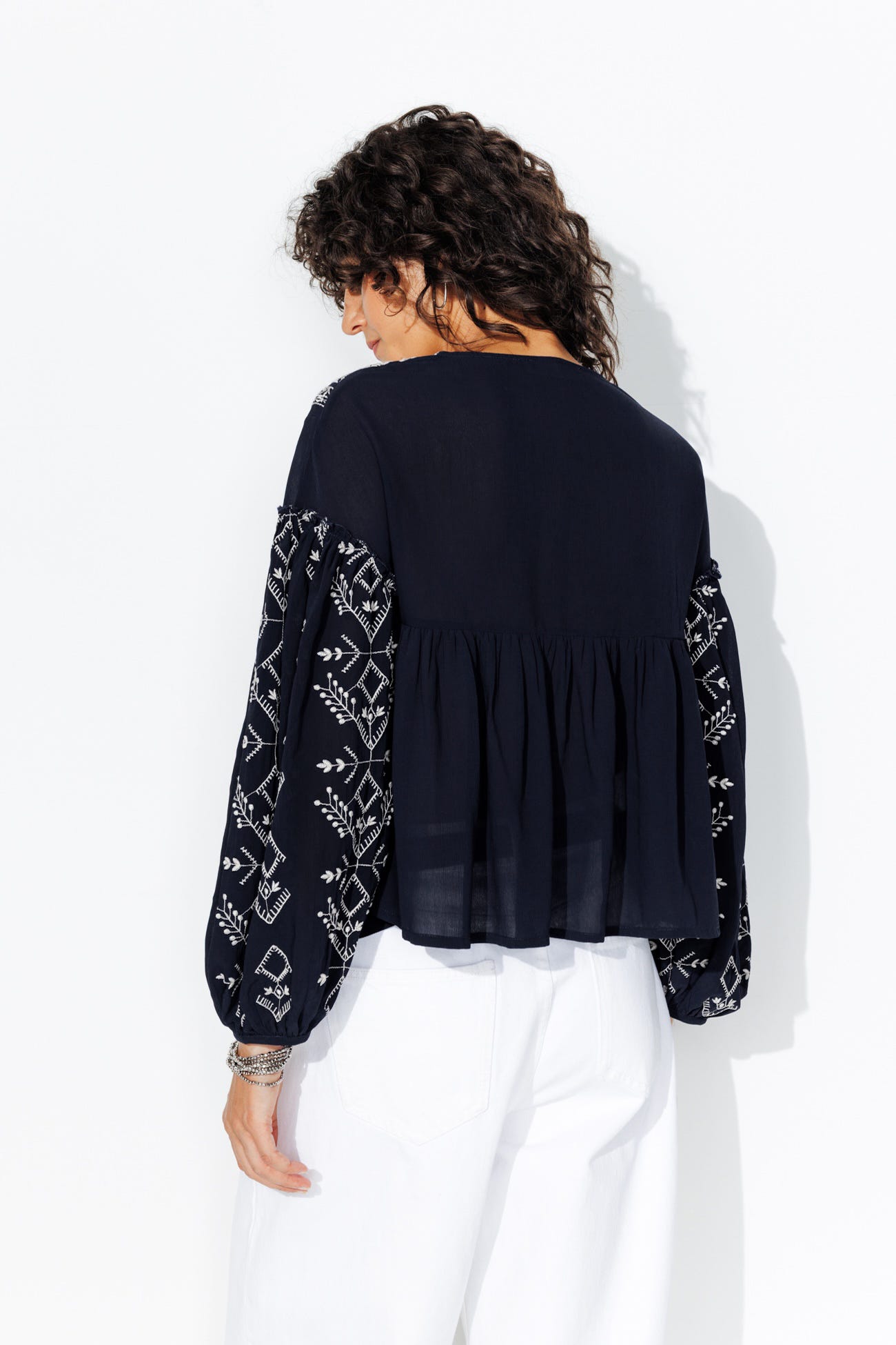 Blouse folk brodée Femme
