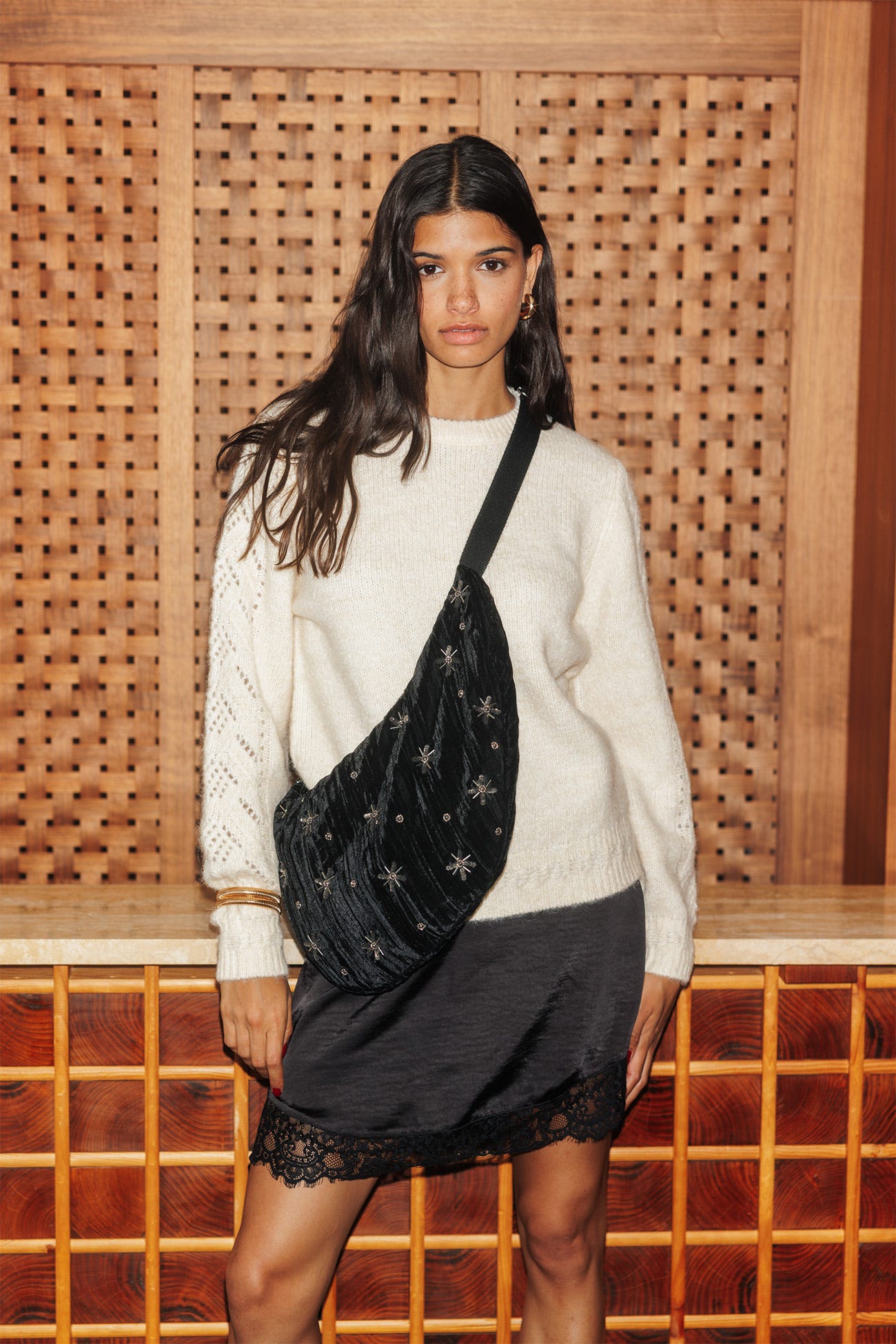 Sac demi-lune en velours perlé