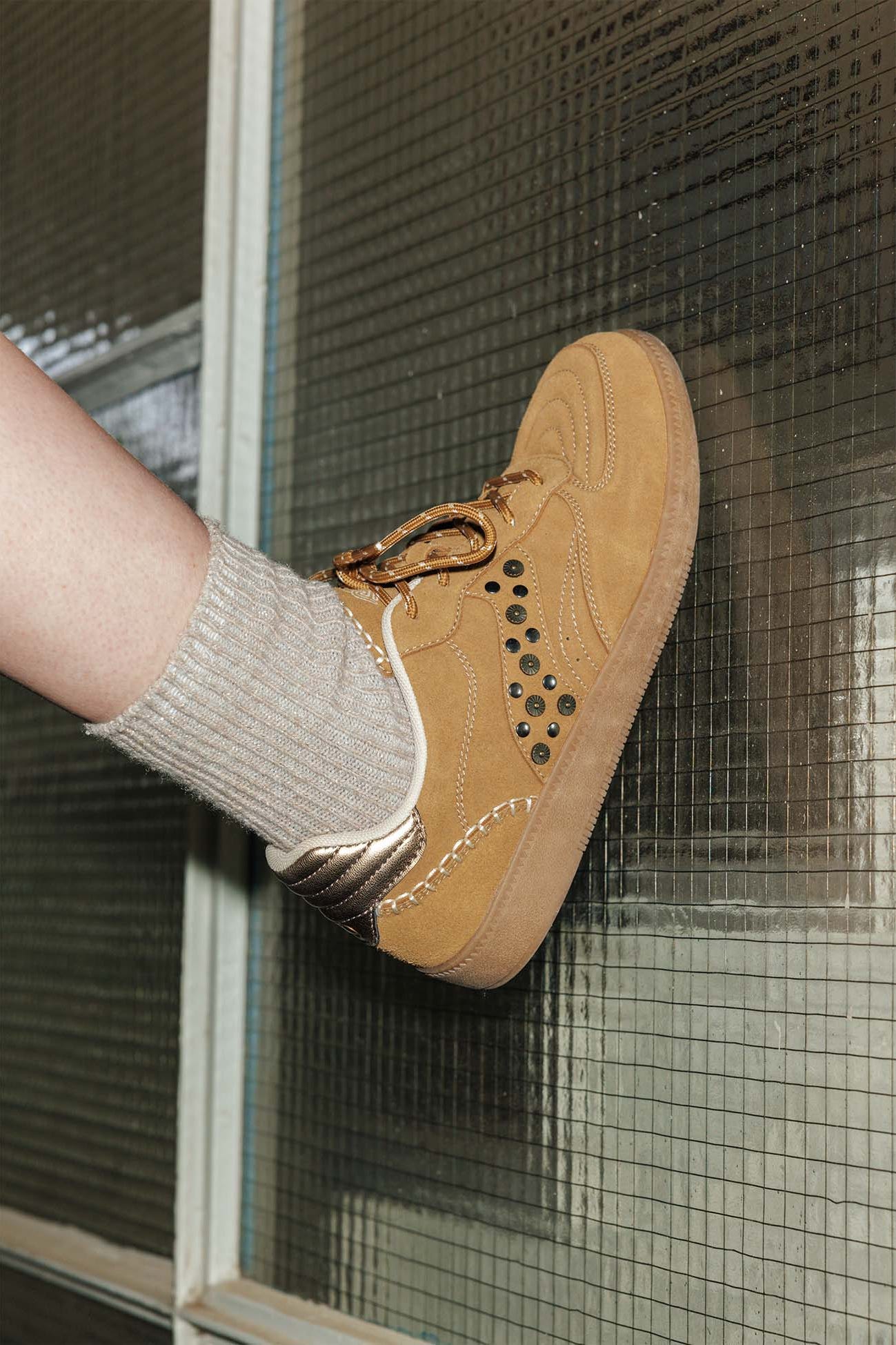 Stud fashion trainers