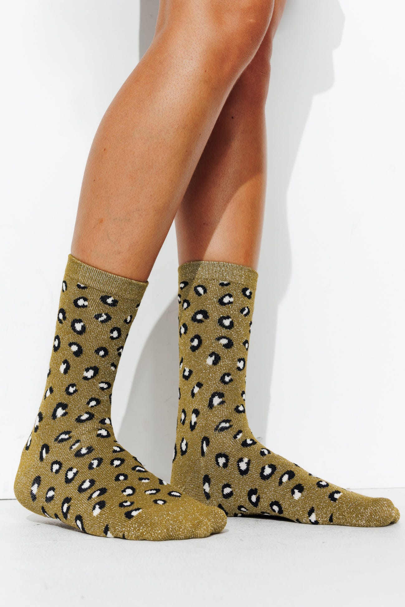 Socken mit Leomuster