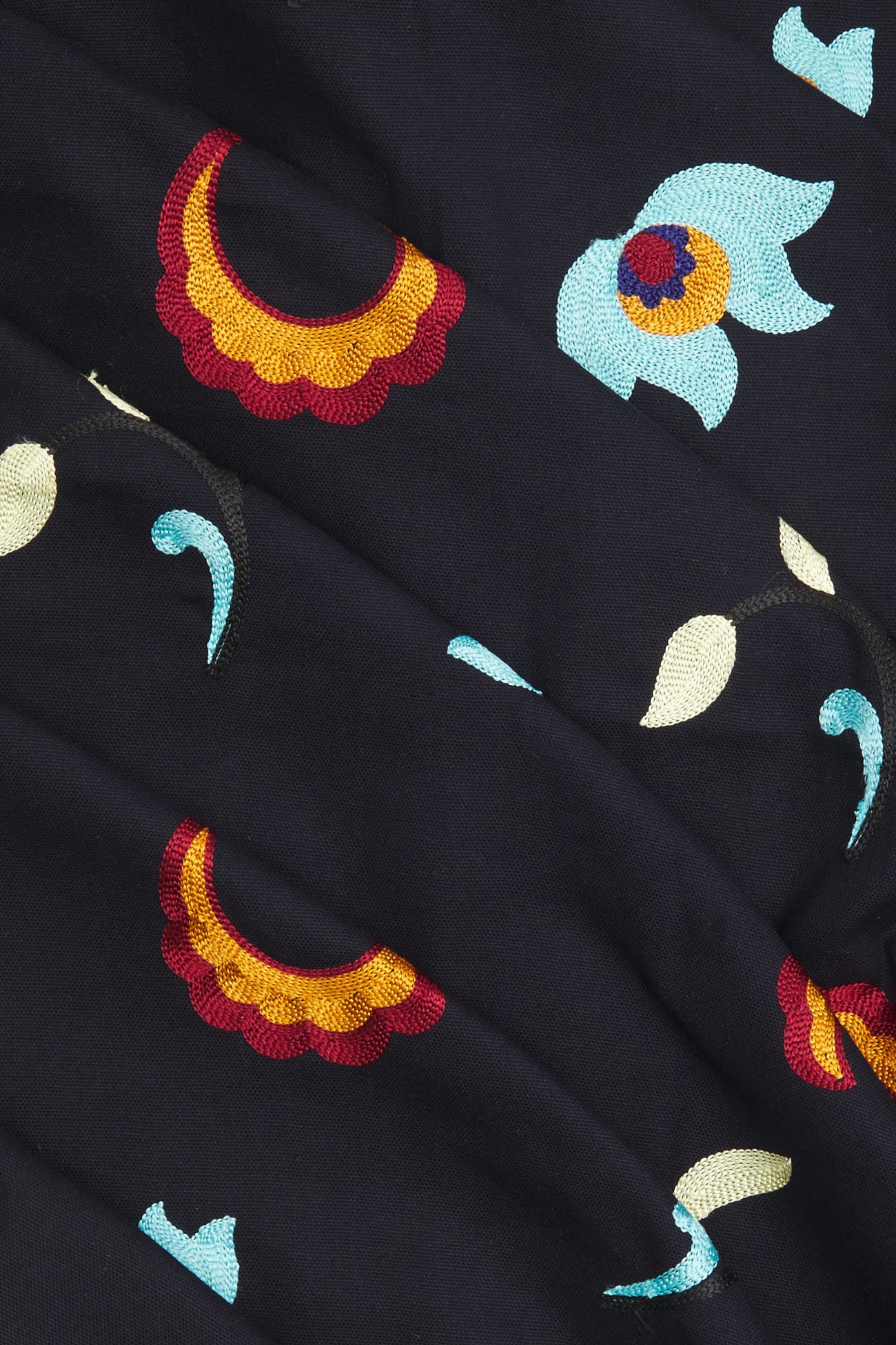 Coupon 2 m en coton brodé