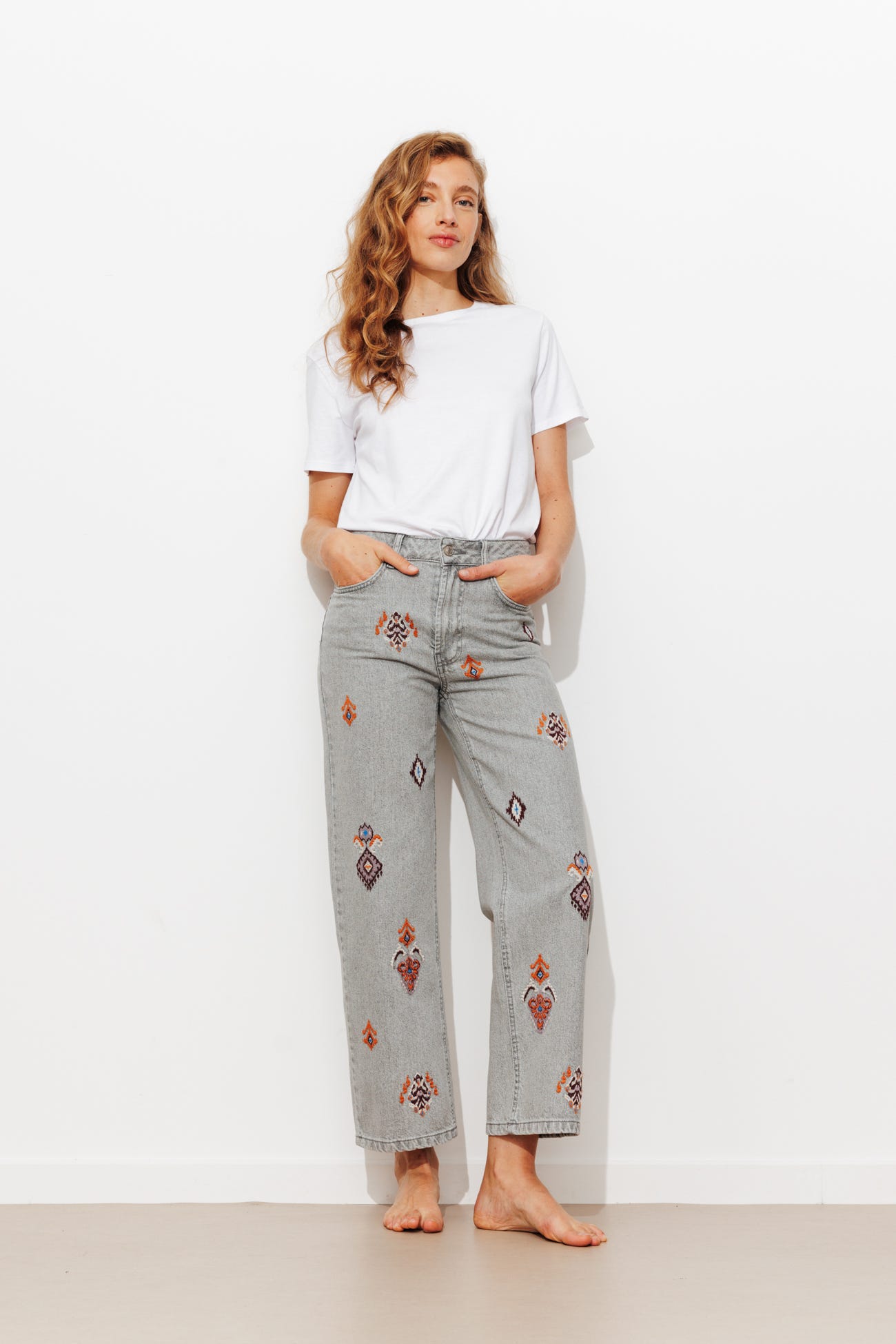 Jeans dritti ricamati