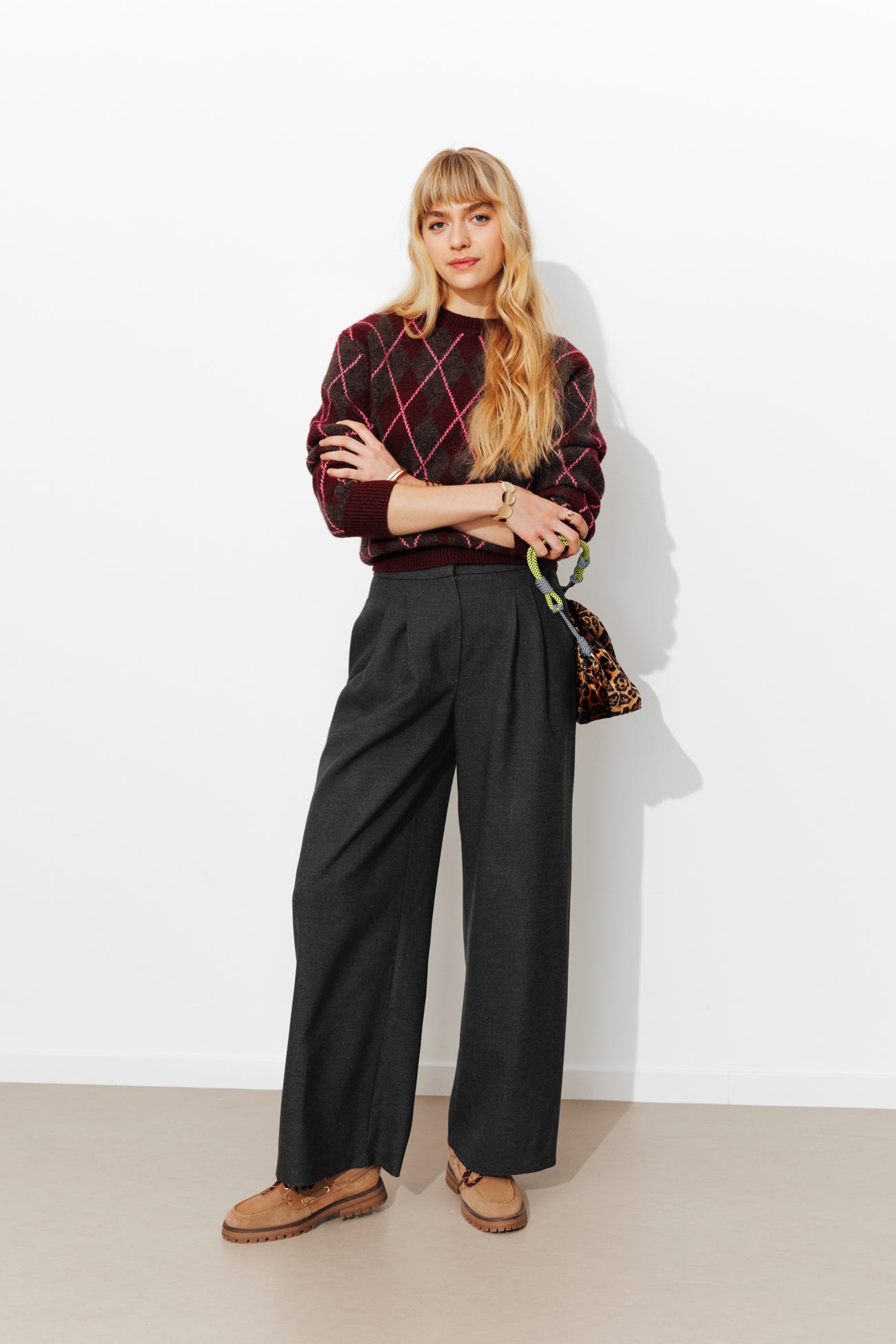 Pantaloni gam. larga e pinces