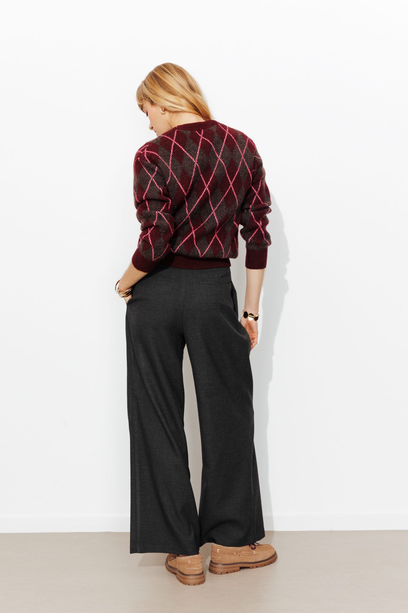 Pantaloni gam. larga e pinces