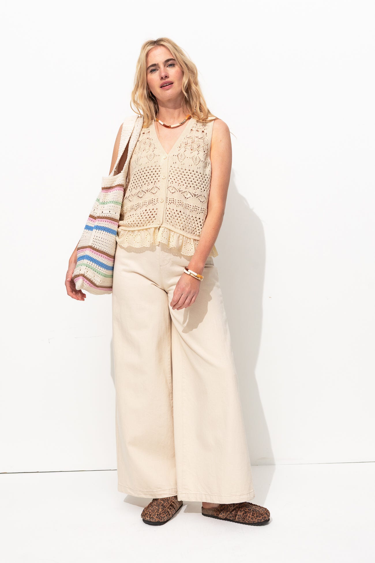 Cardigan crochet sans manches