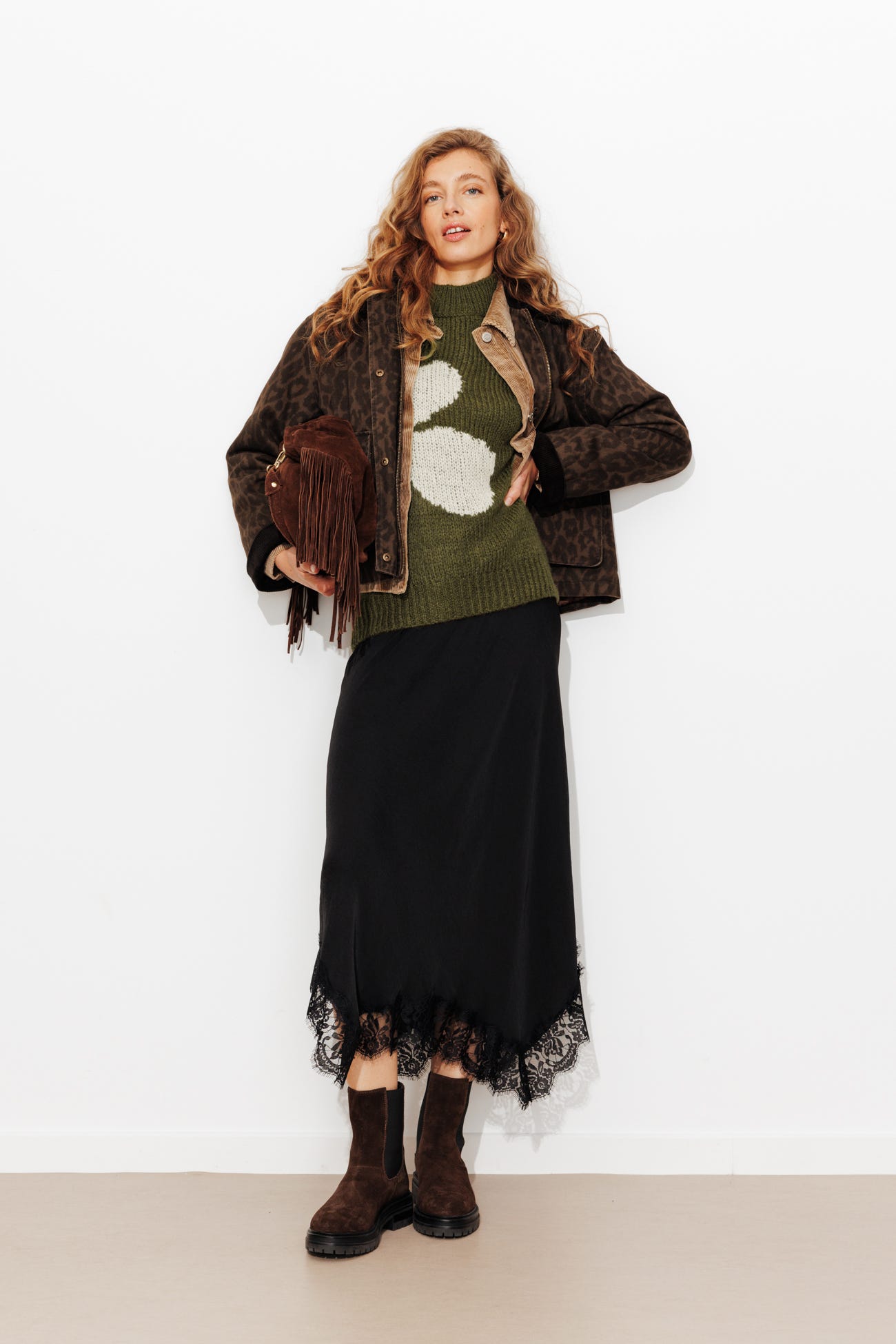 Sweter w kwiaty damski