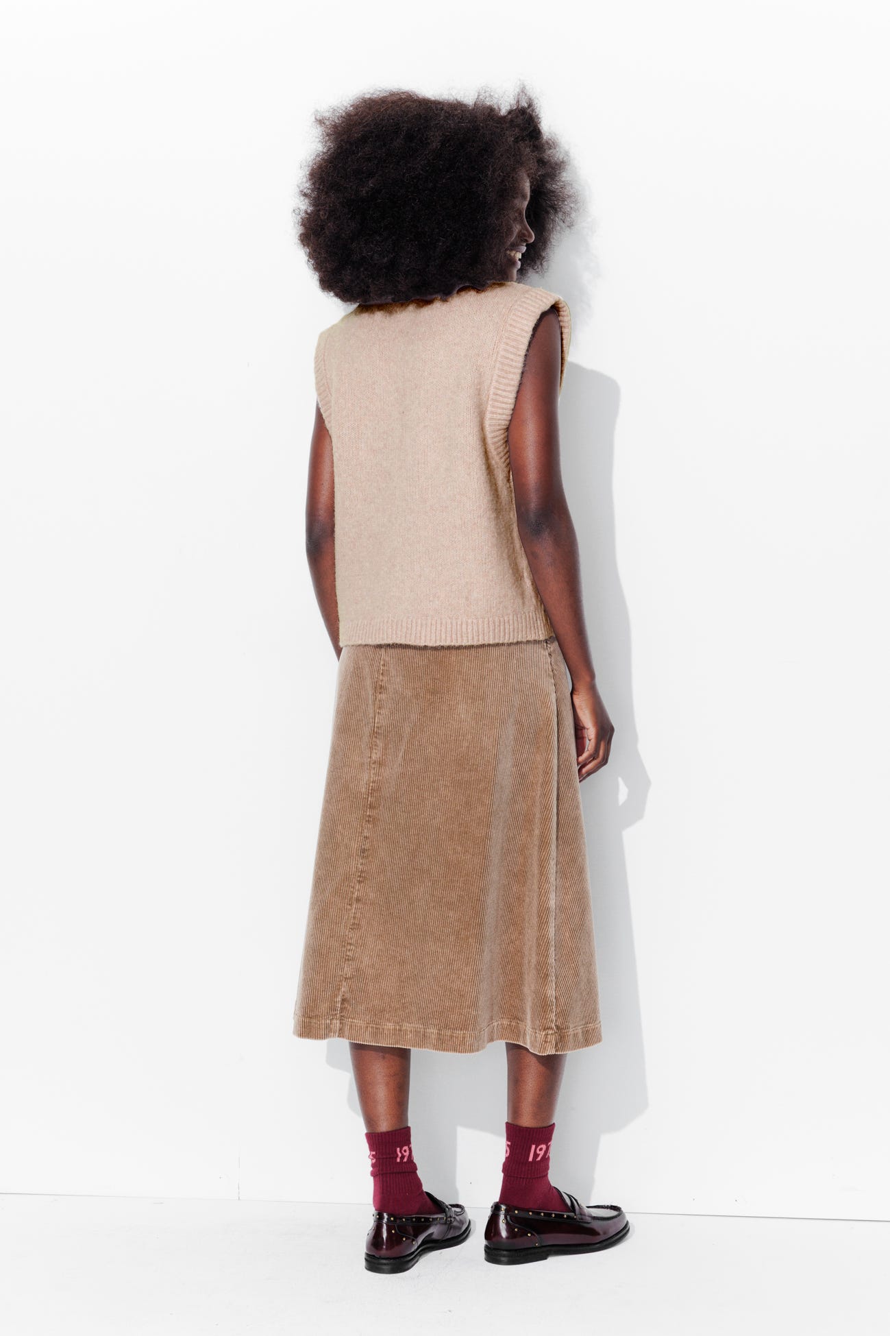 Maglia smanicata a trecce