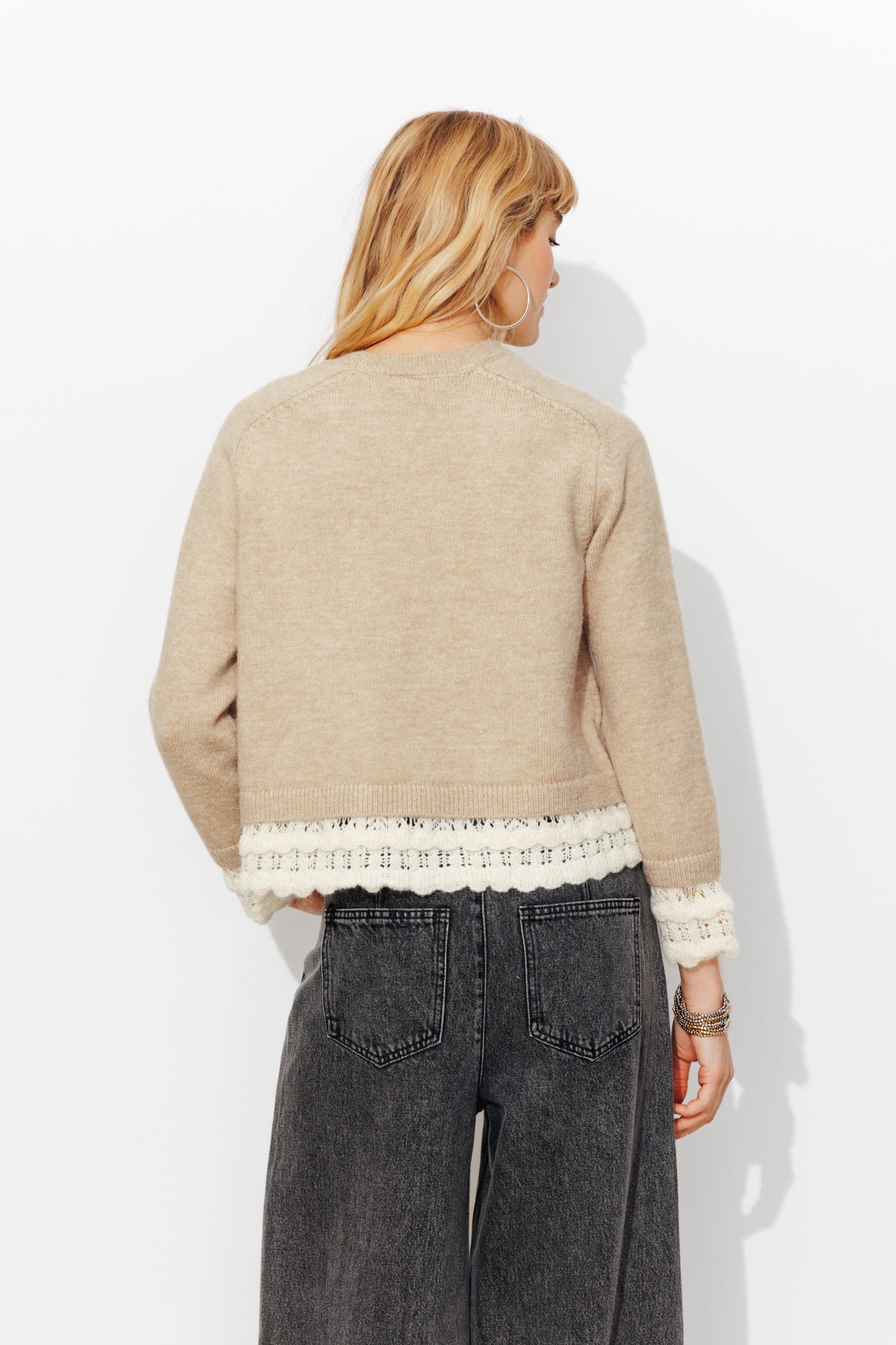 Pull détail maille crochet