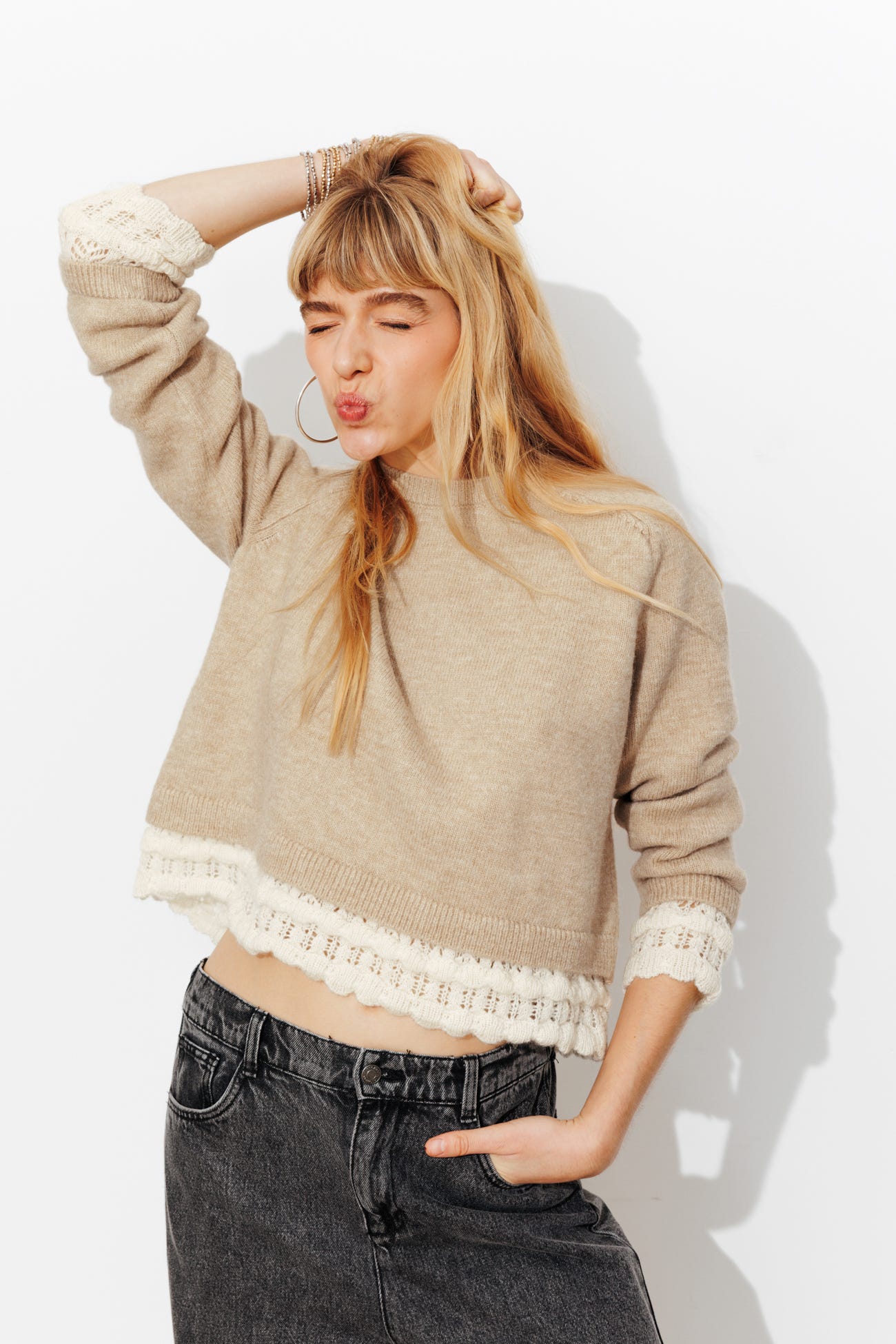 Pull détail maille crochet