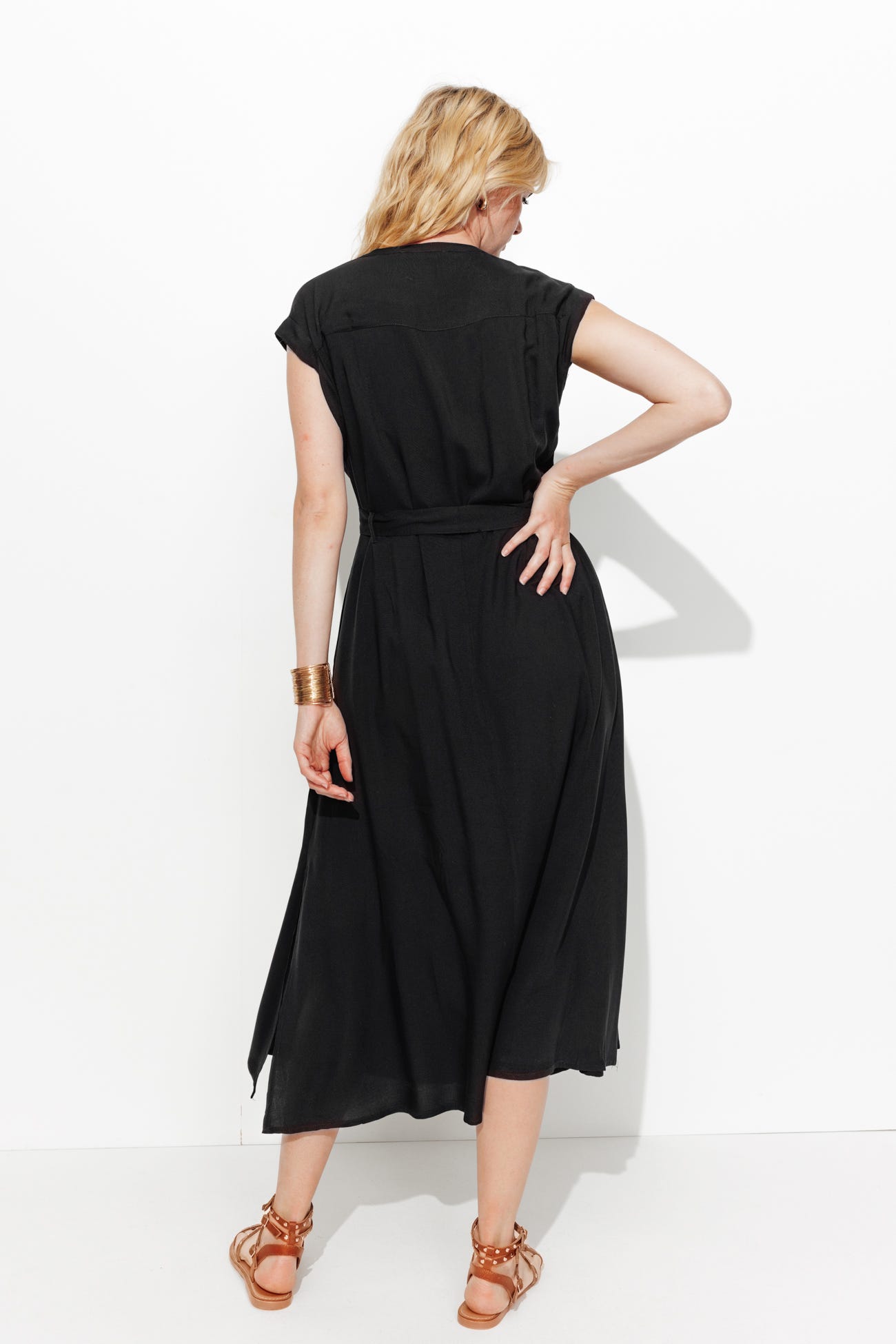 Robe midi ceinturée unie