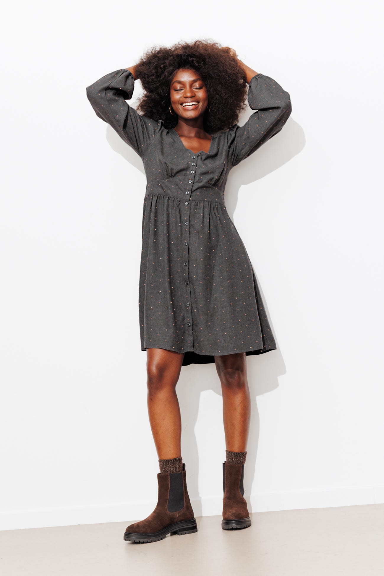 Robe courte à pois irisés