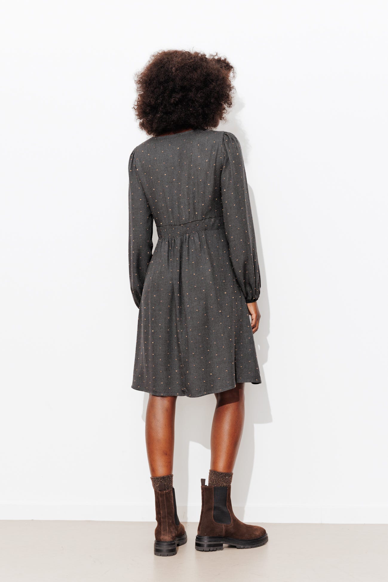 Robe courte à pois irisés