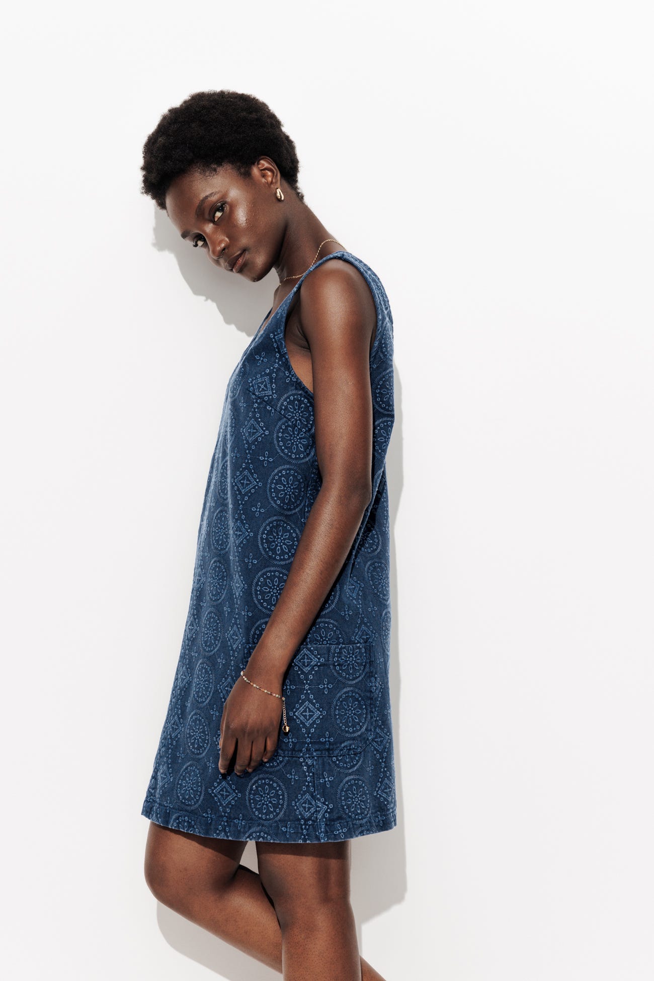 Robe courte brodée Femme