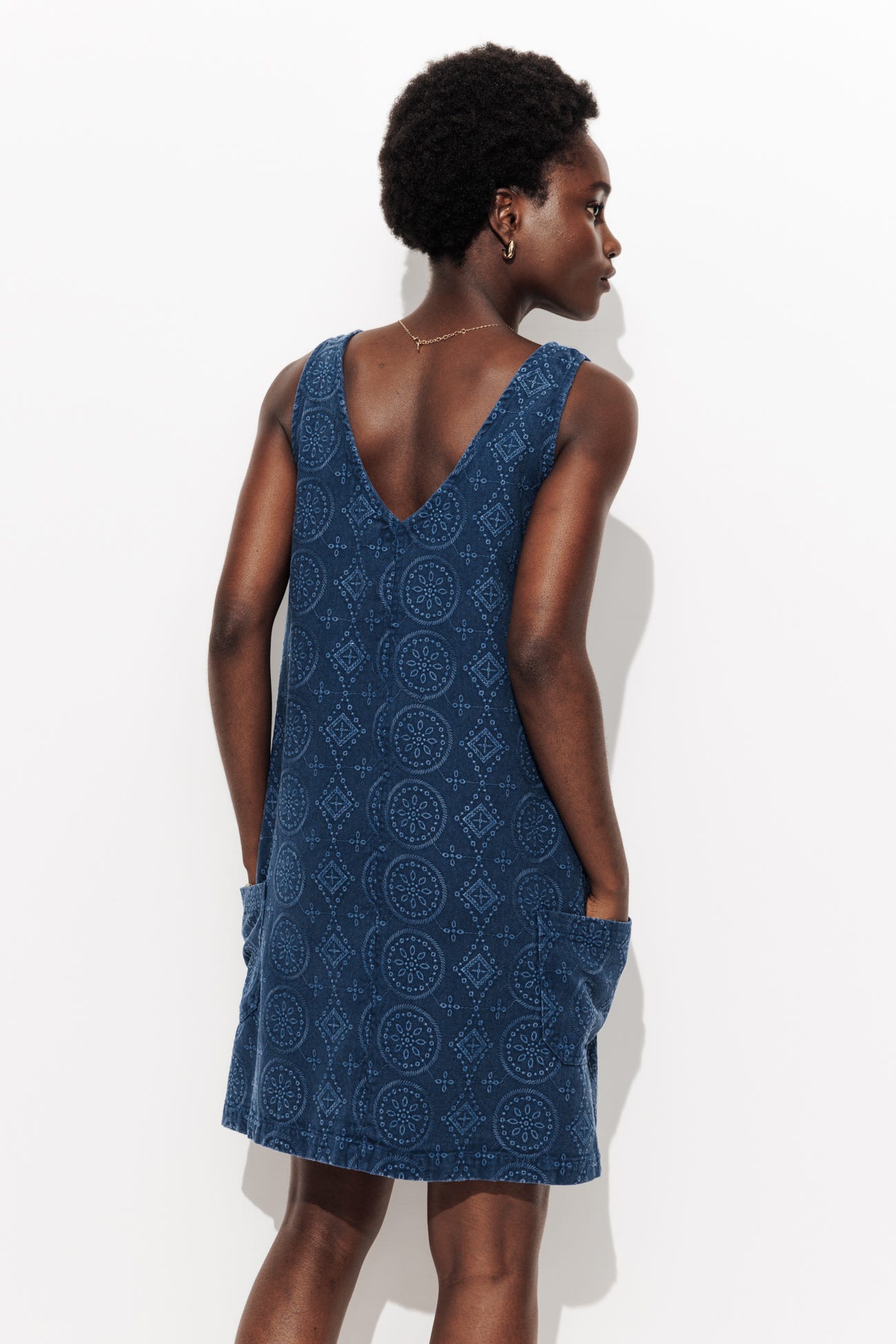 Robe courte brodée Femme