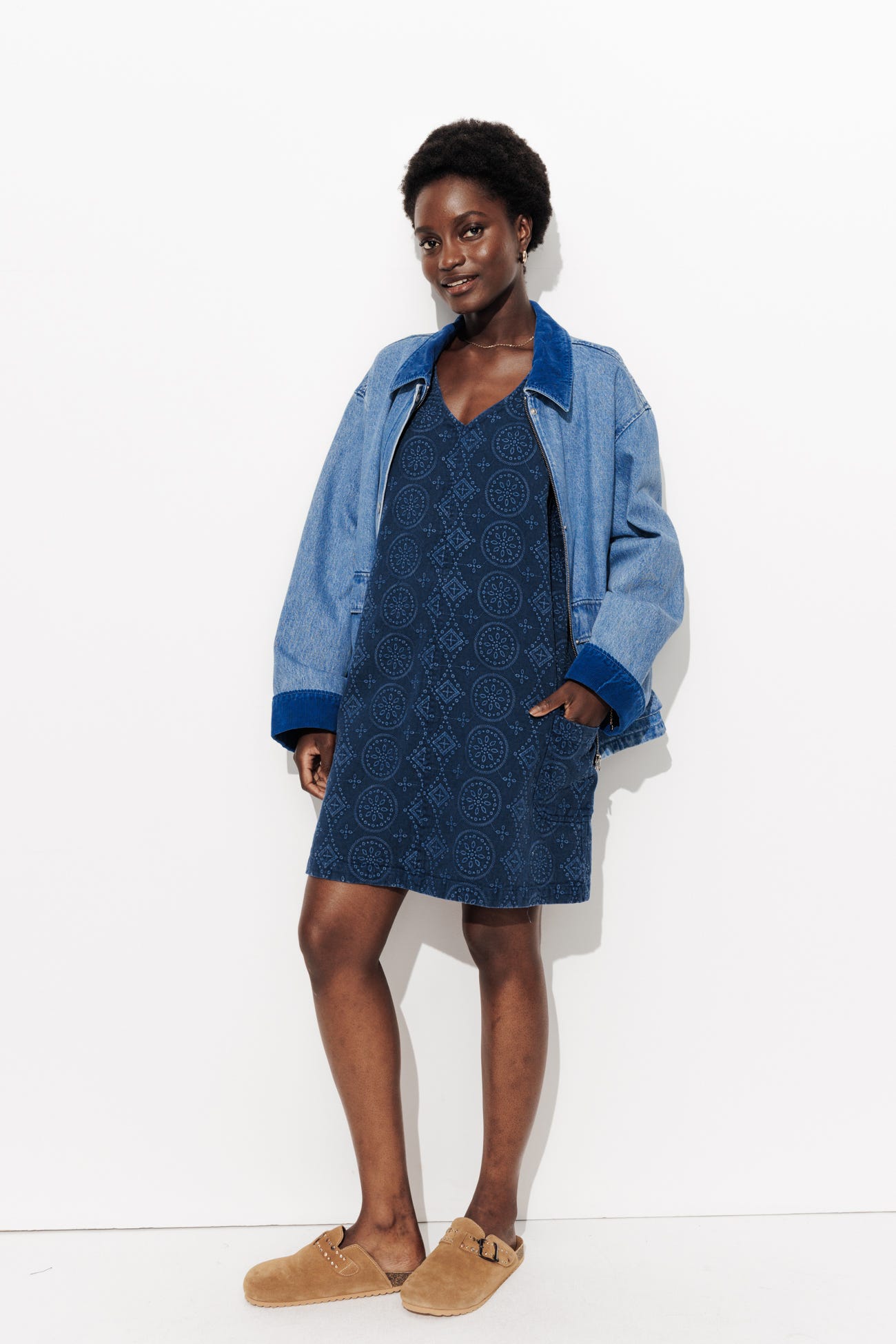 Robe courte brodée Femme