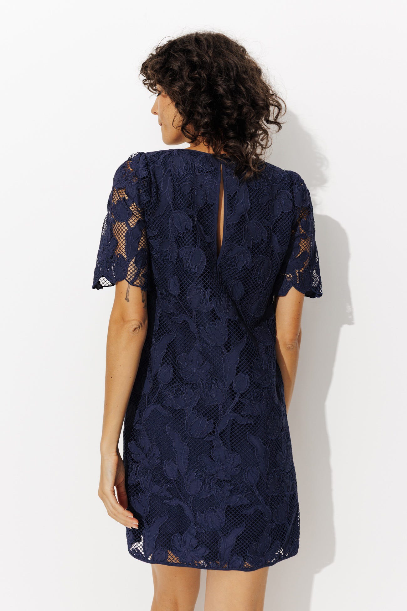 Robe courte en guipure Femme