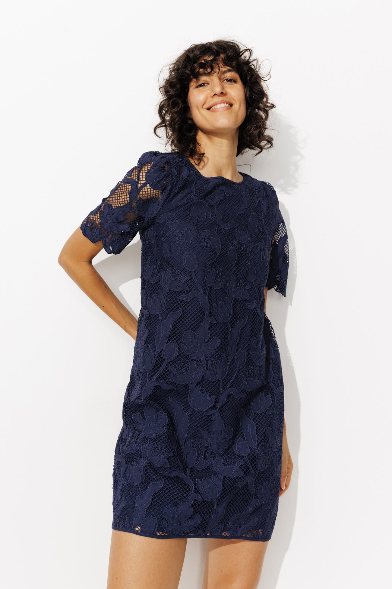 Robe courte en guipure Femme