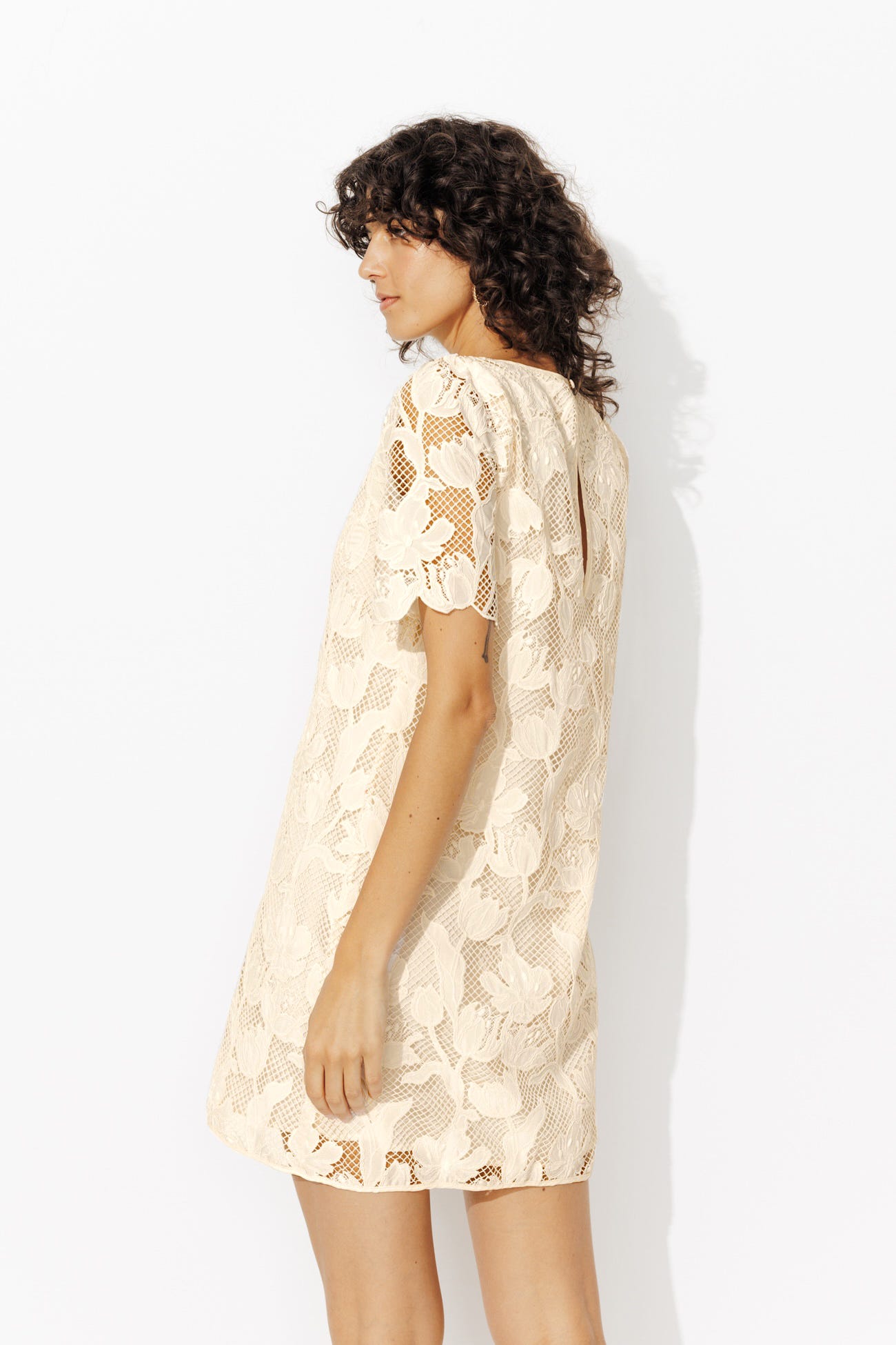 Robe courte en guipure Femme