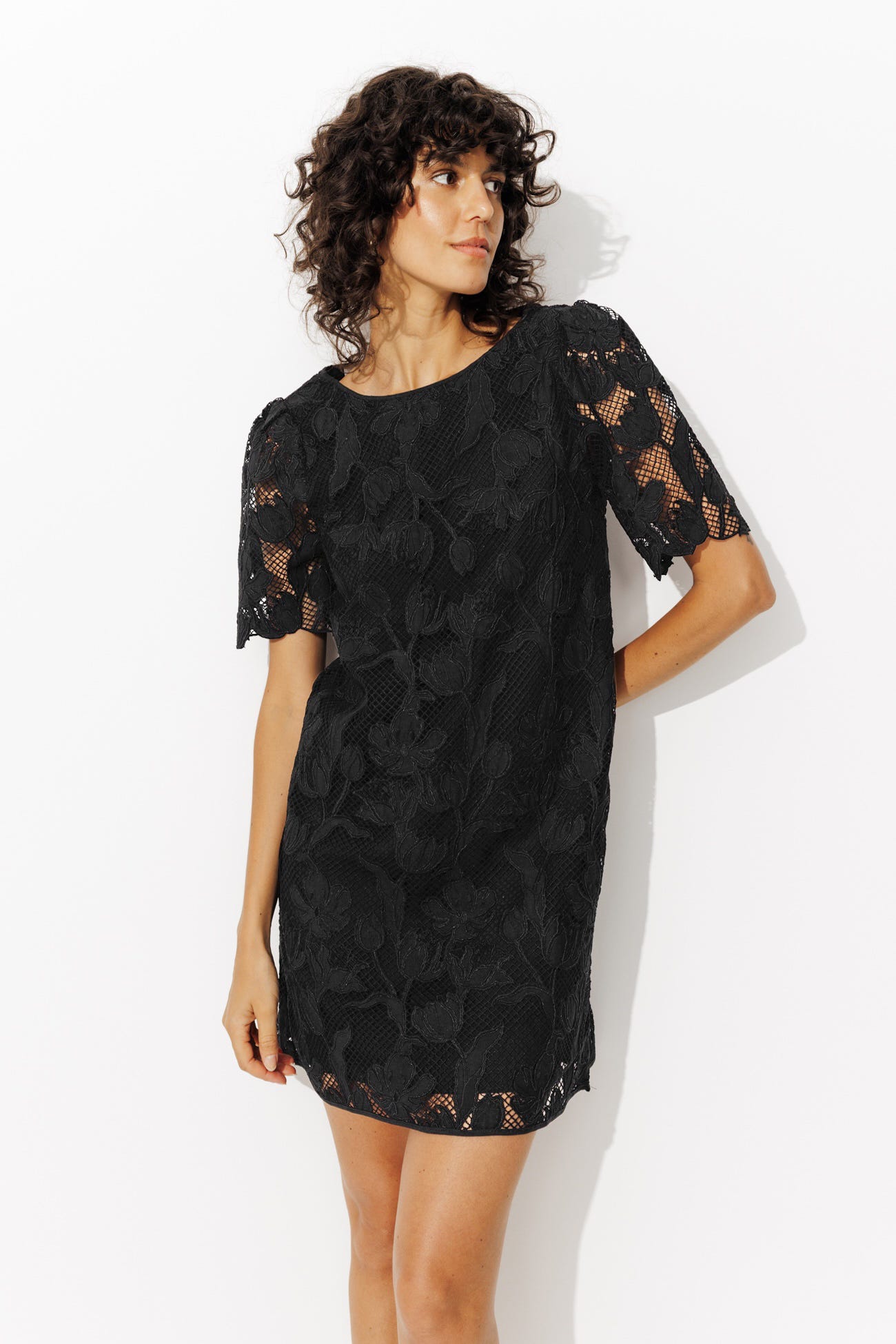 Robe courte en guipure Femme