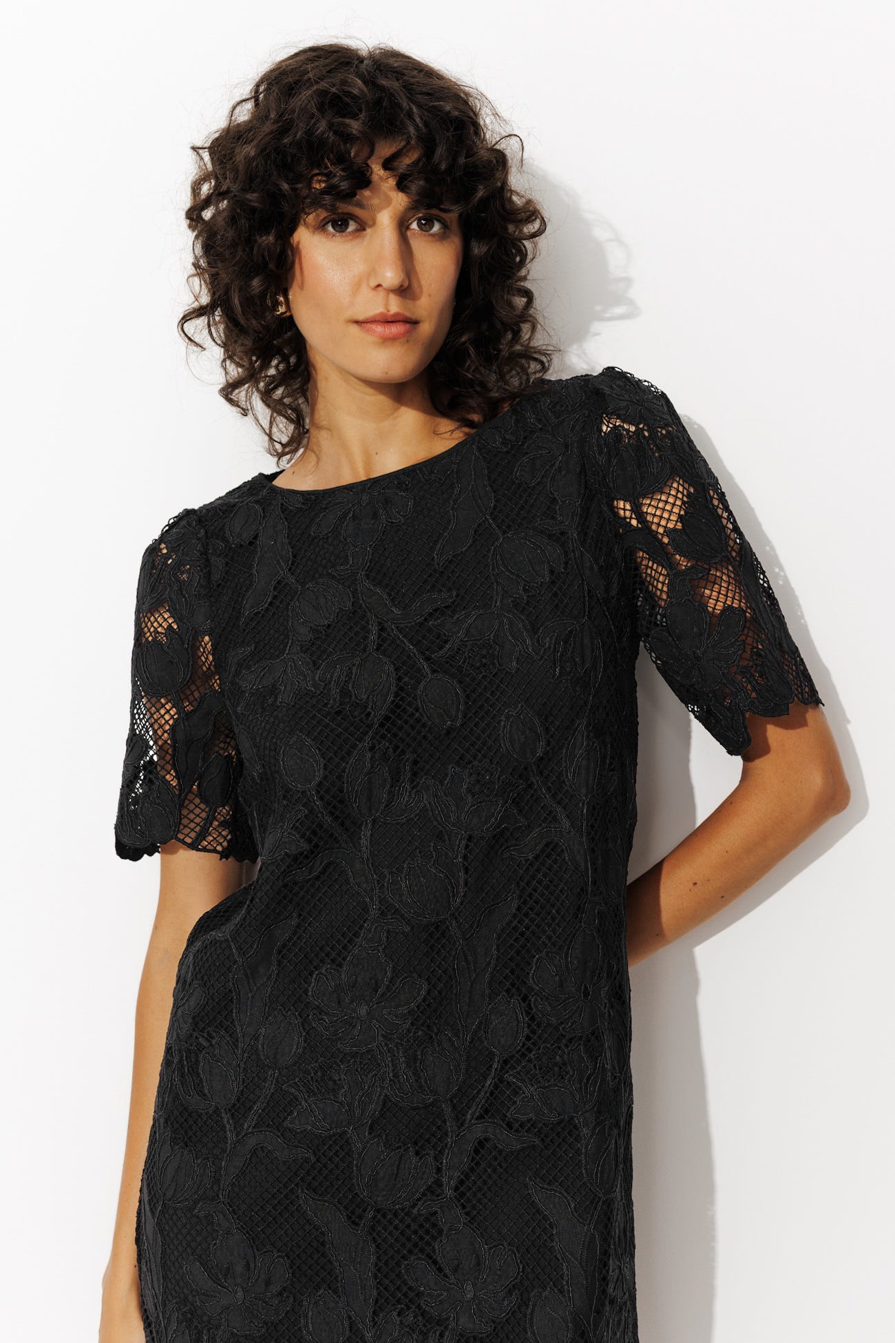 Robe courte en guipure Femme