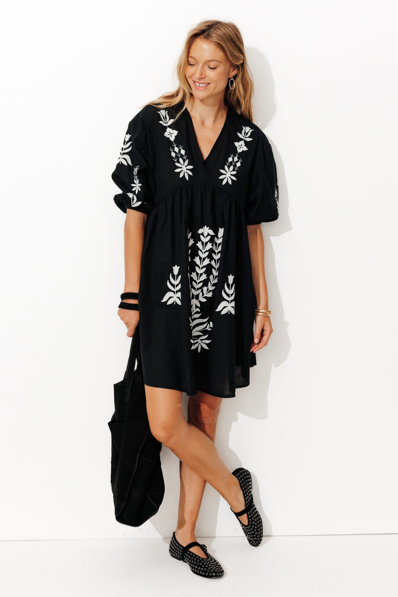 Robe courte brodée Femme