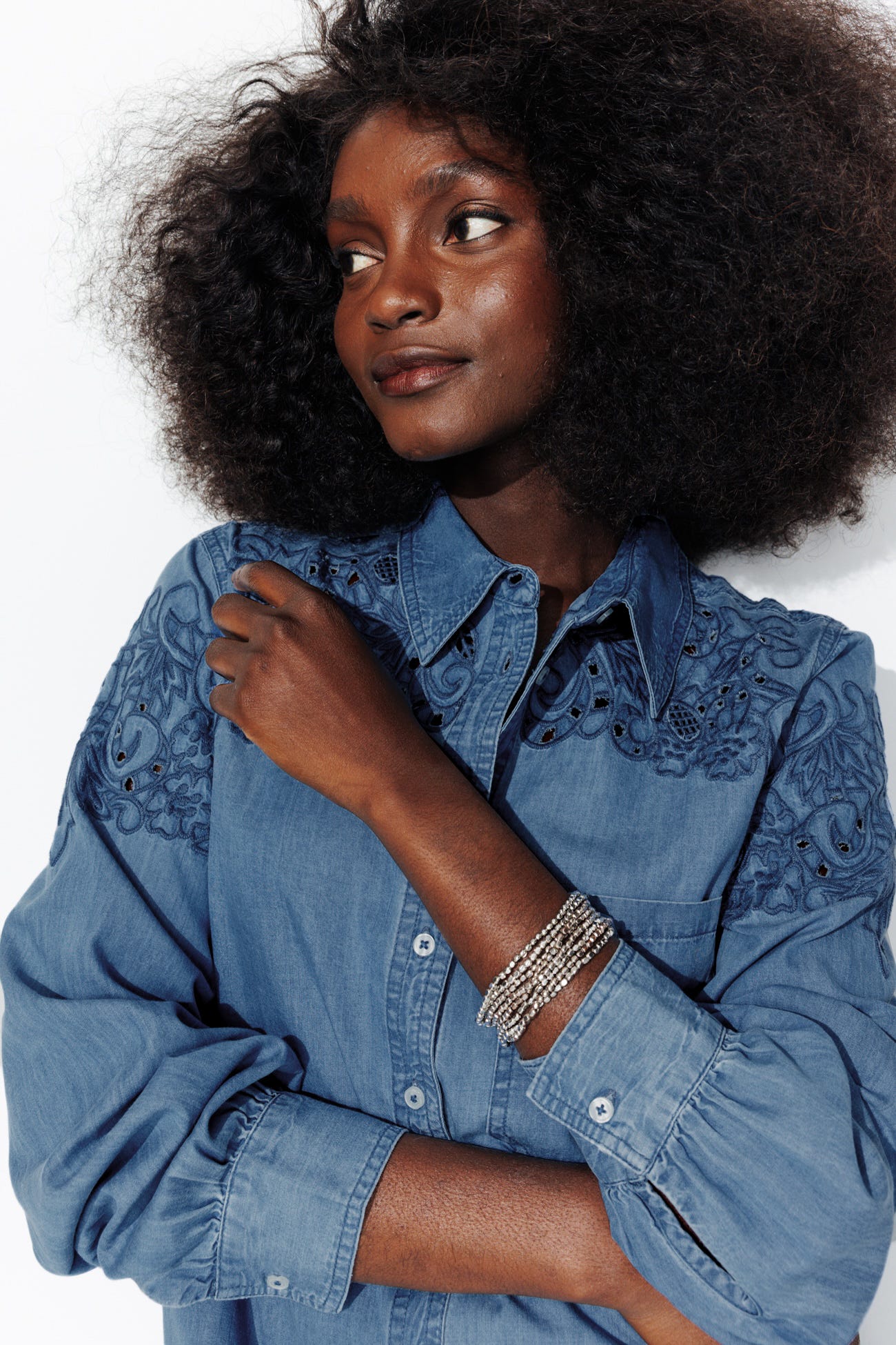 Robe-chemise en jean brodé