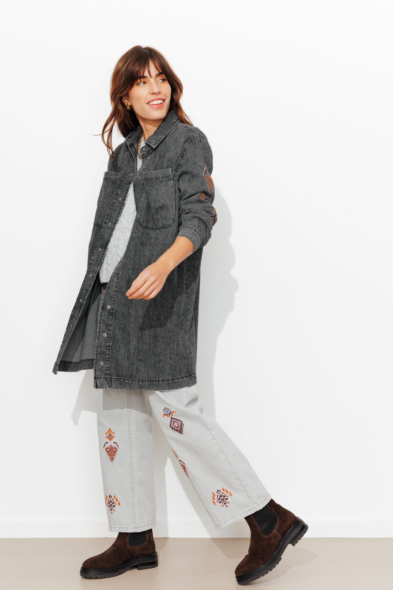 Robe-chemise en jean brodé