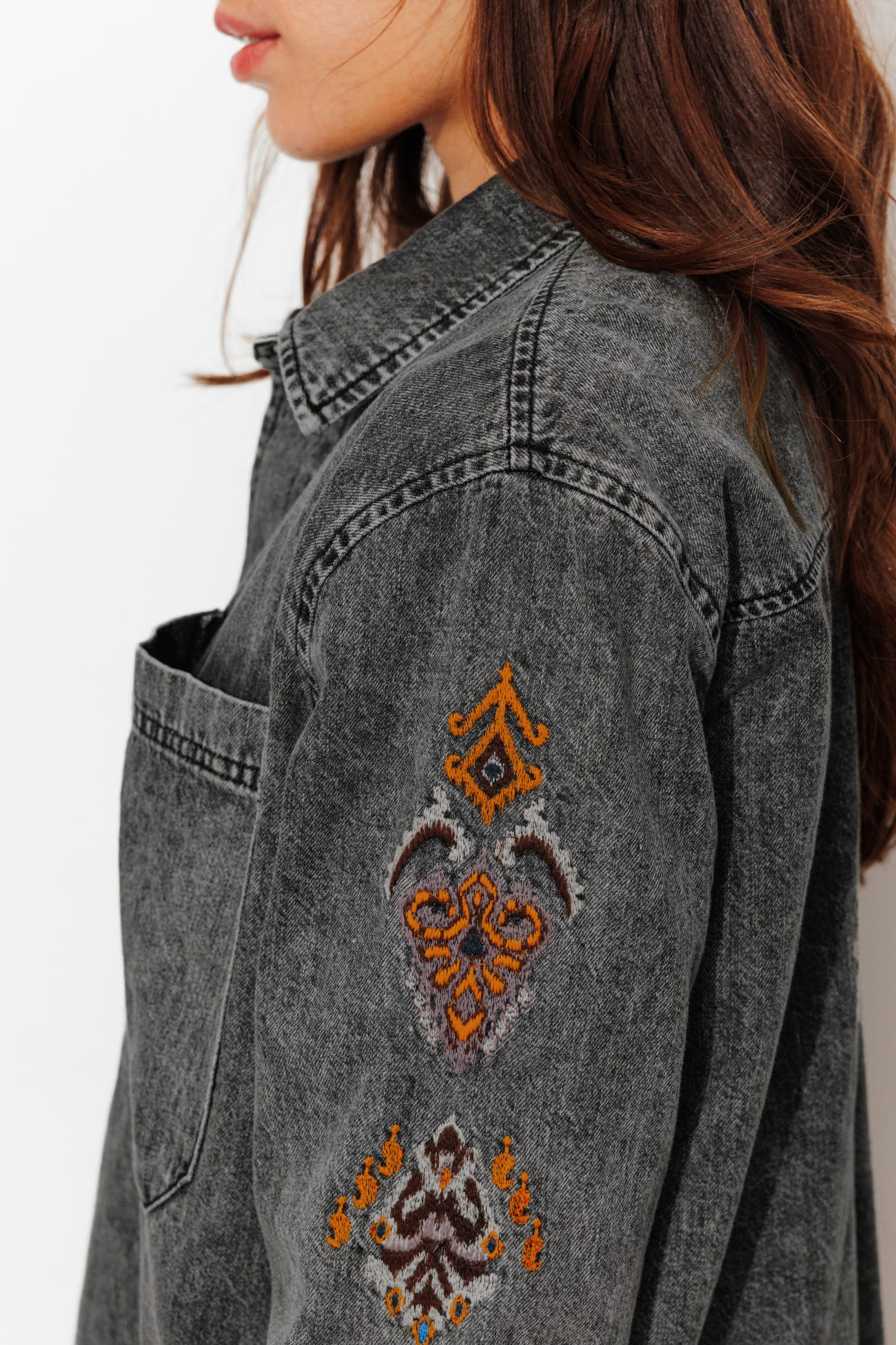 Robe-chemise en jean brodé