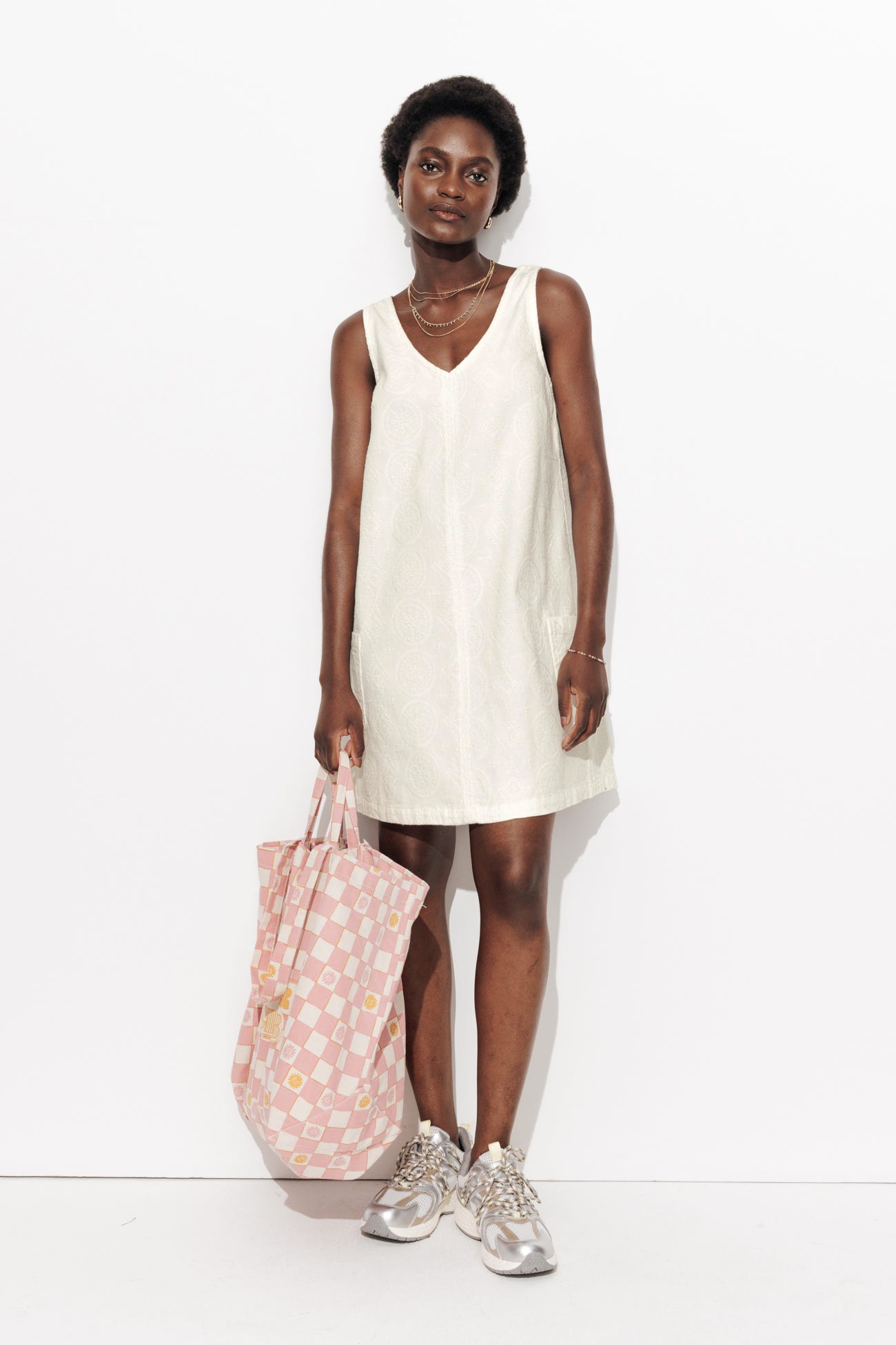 Robe courte brodée Femme