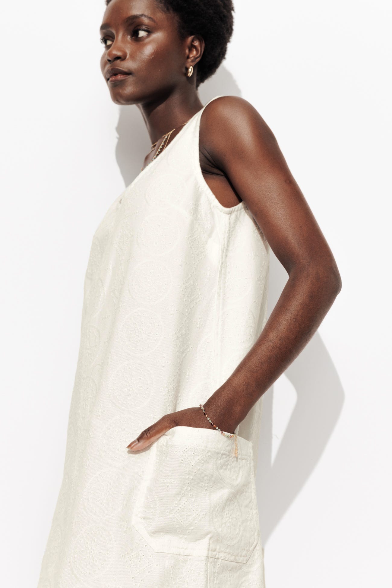 Robe courte brodée Femme